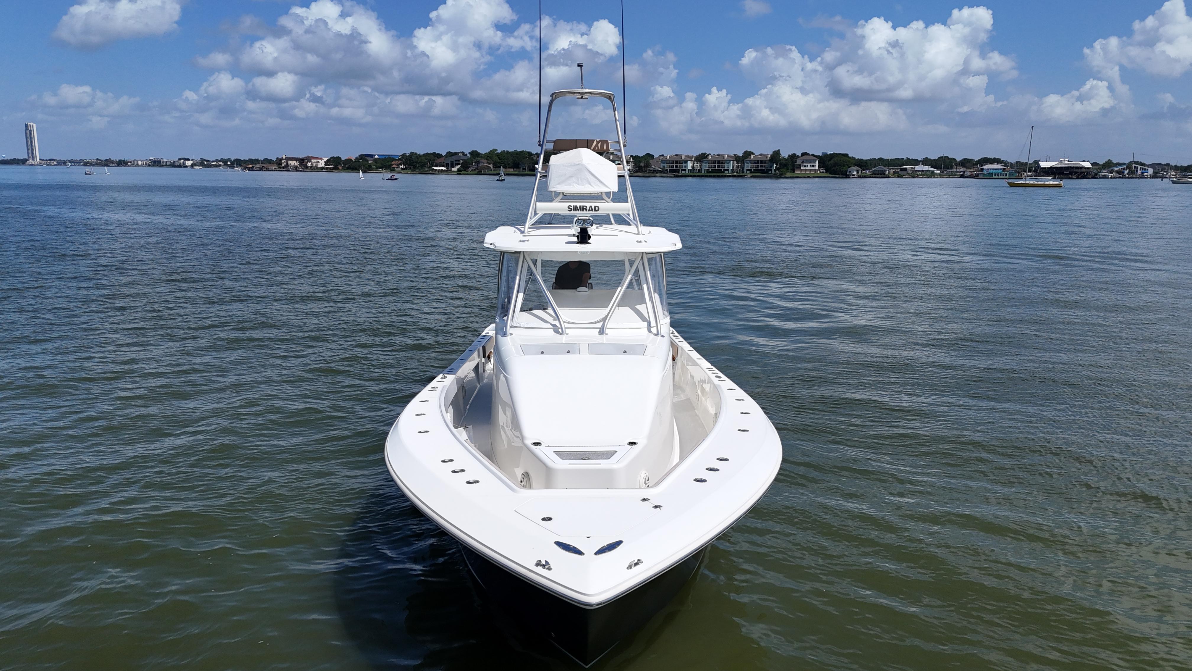 SeaVee-43 Fish-Around 2015-WOOOCREW TX-US-2015 SeaVee 43 Fish-Around boat on calm water under a partly cloudy sky.-9824238 | Thumbnail