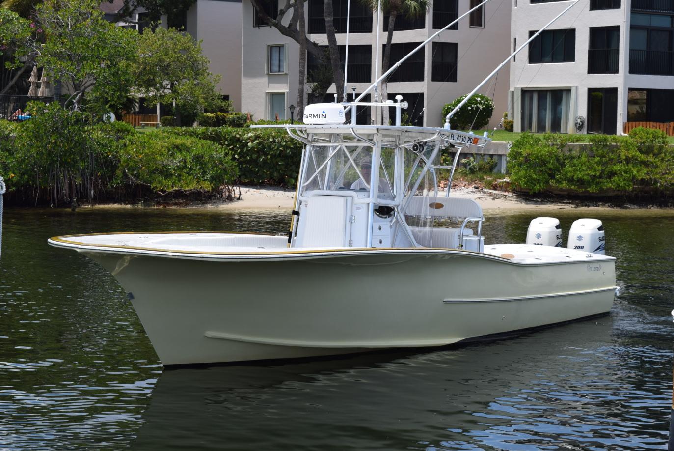 Gillikin 33 - Exterior profile on the water