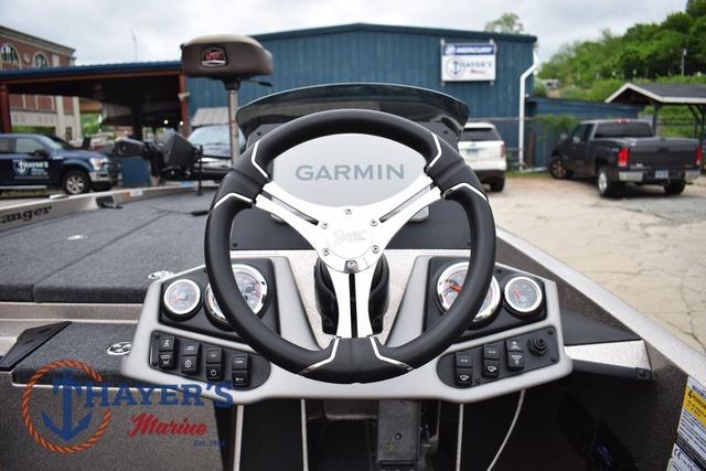 Steering wheel of 2025 Ranger Z185 boat with Garmin display at Thayer's Marine.