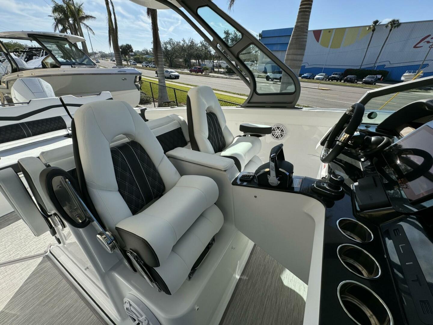 2025 Monterey 30 ELITE-12