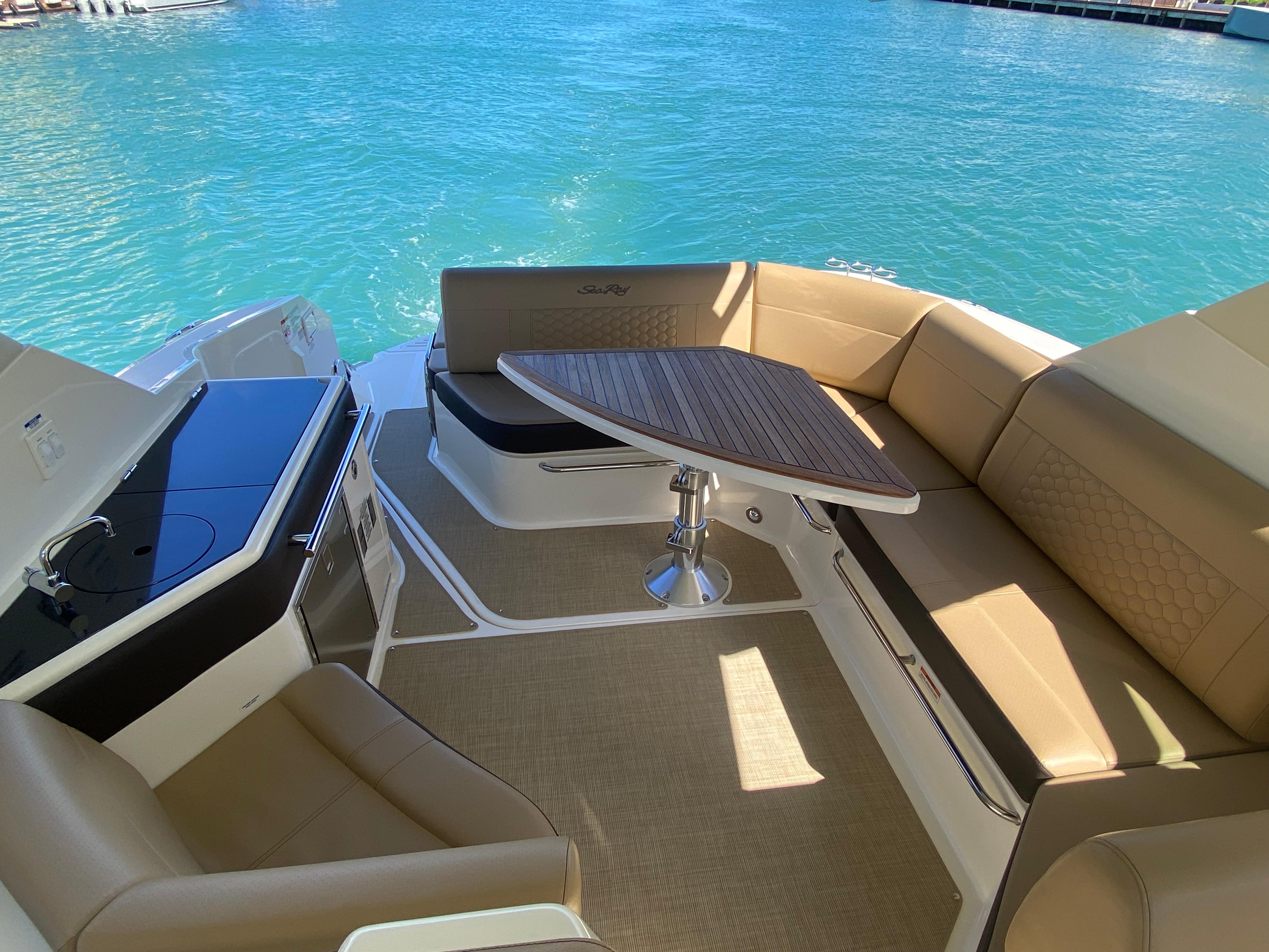 Sea Ray Sundancer 320 2022 "2022 Sea Ray 320 Sundancer" HMY Yachts