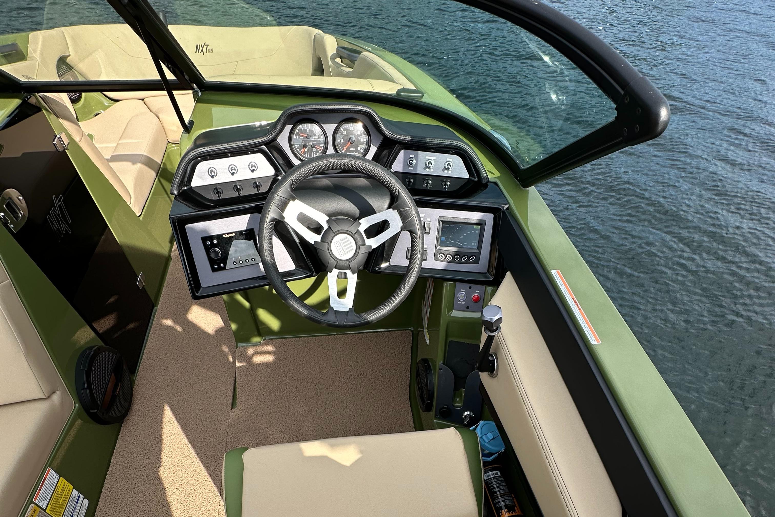 2023 MasterCraft NXT 22