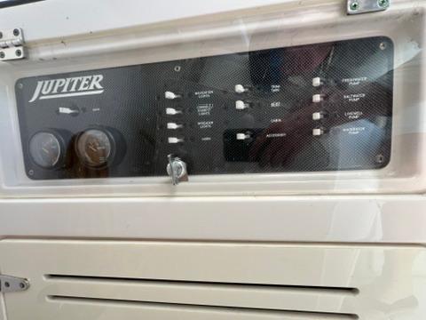 2006-jupiter-31-center-console-power-9724255-20250321123449388-1_XLARGE