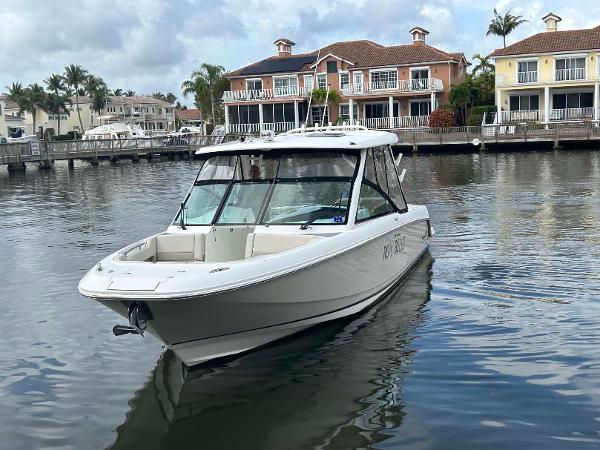 32' Boston Whaler, Listing Number 100914591, Image No. 2