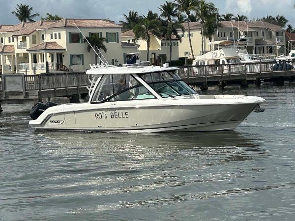 32' Boston Whaler, Listing Number 100914591, - Photo No. 3