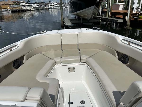 32' Boston Whaler, Listing Number 100914591, - Photo No. 4