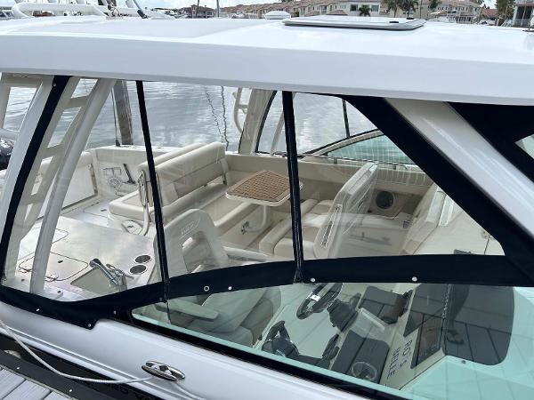 32' Boston Whaler, Listing Number 100914591, - Photo No. 16