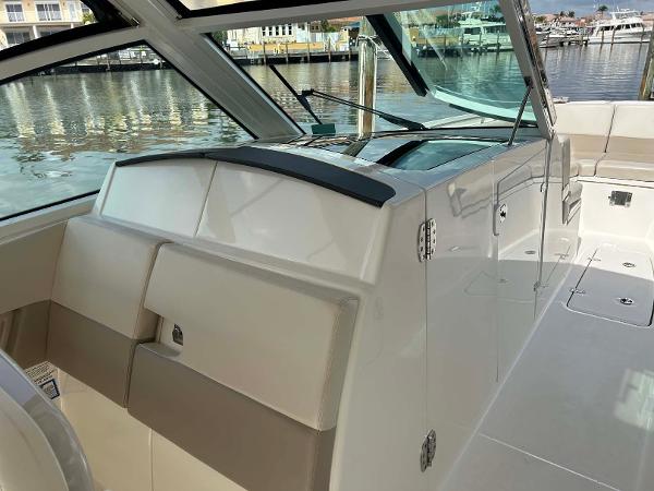 32' Boston Whaler, Listing Number 100914591, Image No. 19