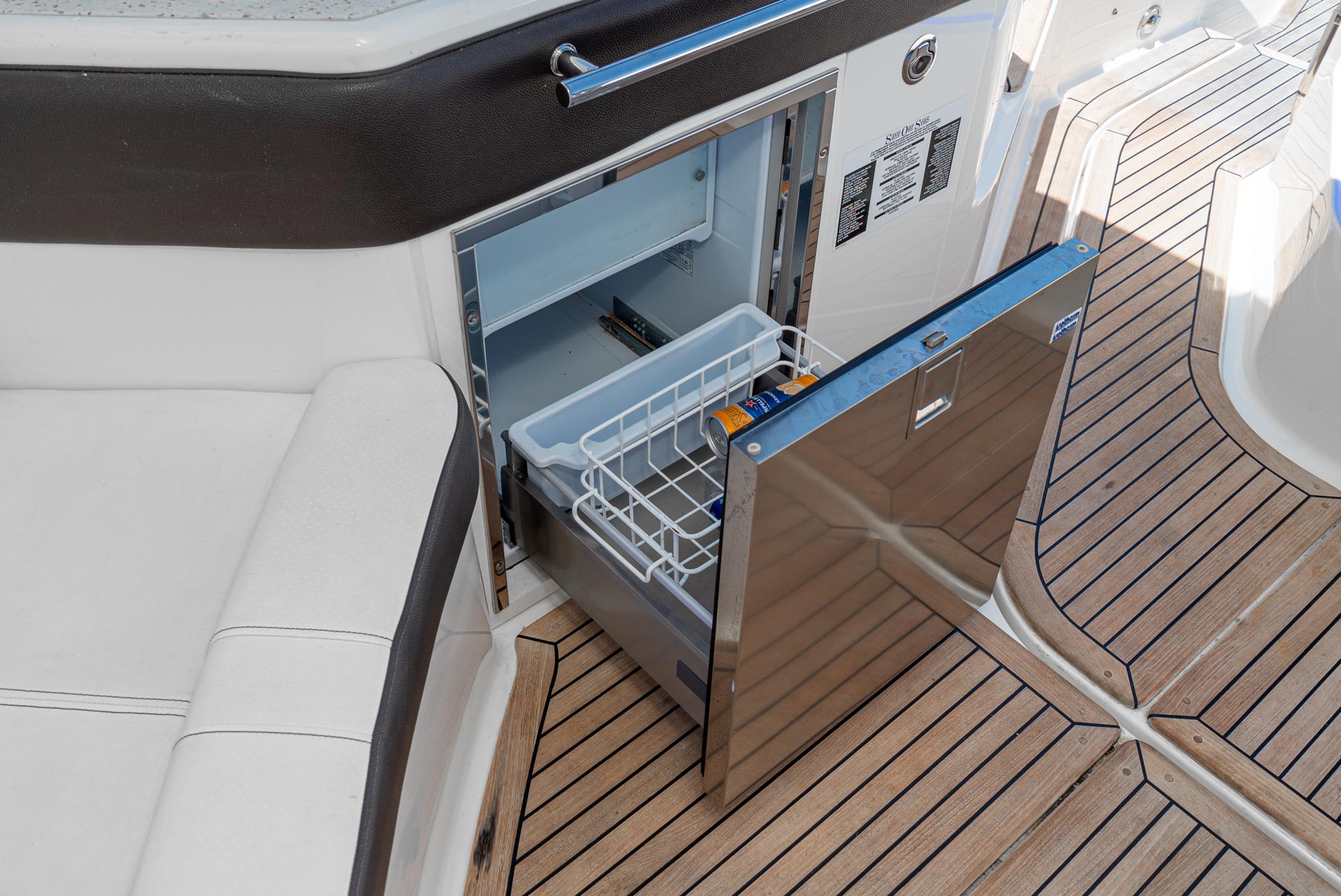 2019 Sea Ray 320 Sundancer #TBRM1117G inventory image at Sun Country Marine Group, San Diego Harbor Island 2019 Sea Ray 320 Sundancer #TBRM1117G inventory image at Sun Country Marine Group, San Diego Harbor Island
