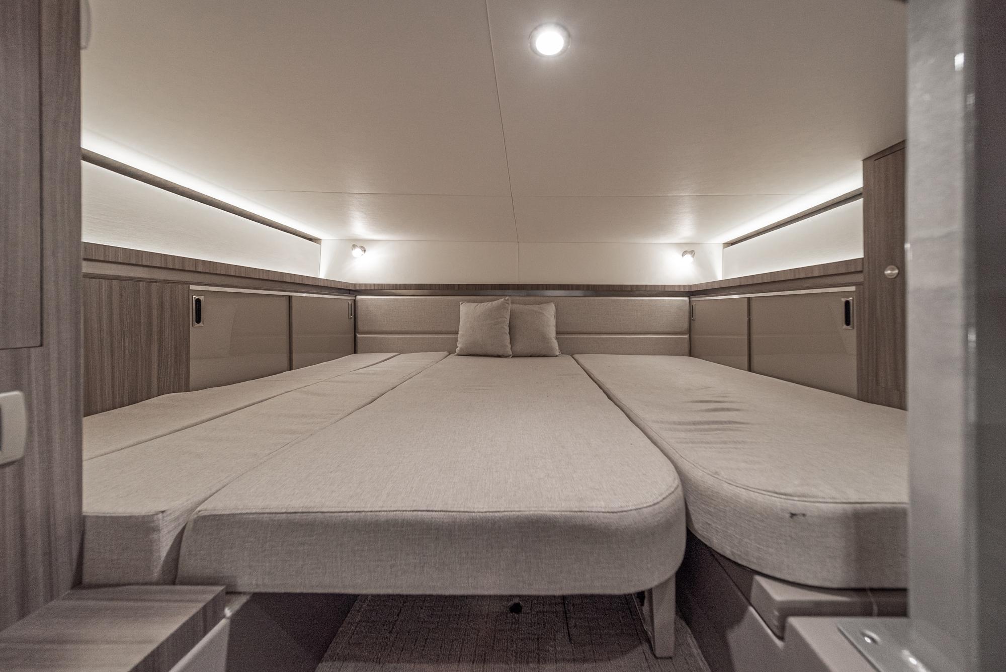 2019 Sea Ray 320 Sundancer #TBRM1117G inventory image at Sun Country Marine Group, San Diego Harbor Island 2019 Sea Ray 320 Sundancer #TBRM1117G inventory image at Sun Country Marine Group, San Diego Harbor Island