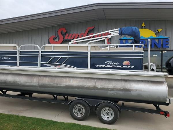 2020 Sun Tracker boat for sale, model of the boat is Party Barge 22 RF XP3 & Image # 1 of 6