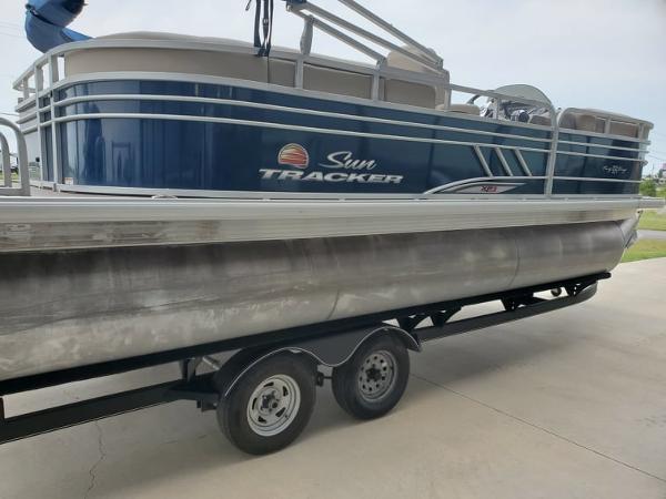2020 Sun Tracker boat for sale, model of the boat is Party Barge 22 RF XP3 & Image # 2 of 6