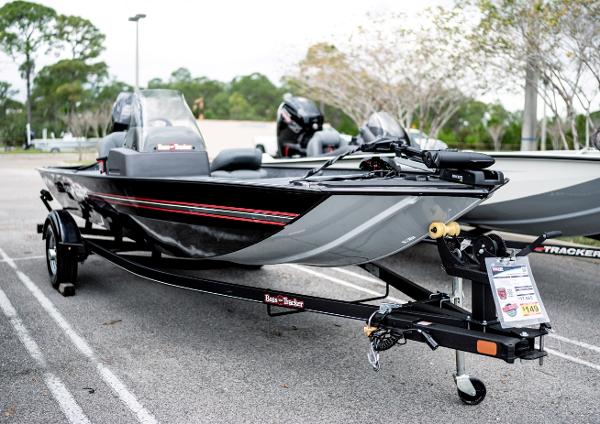 2022 Tracker Boats boat for sale, model of the boat is Bass Tracker Classic XL & Image # 1 of 30