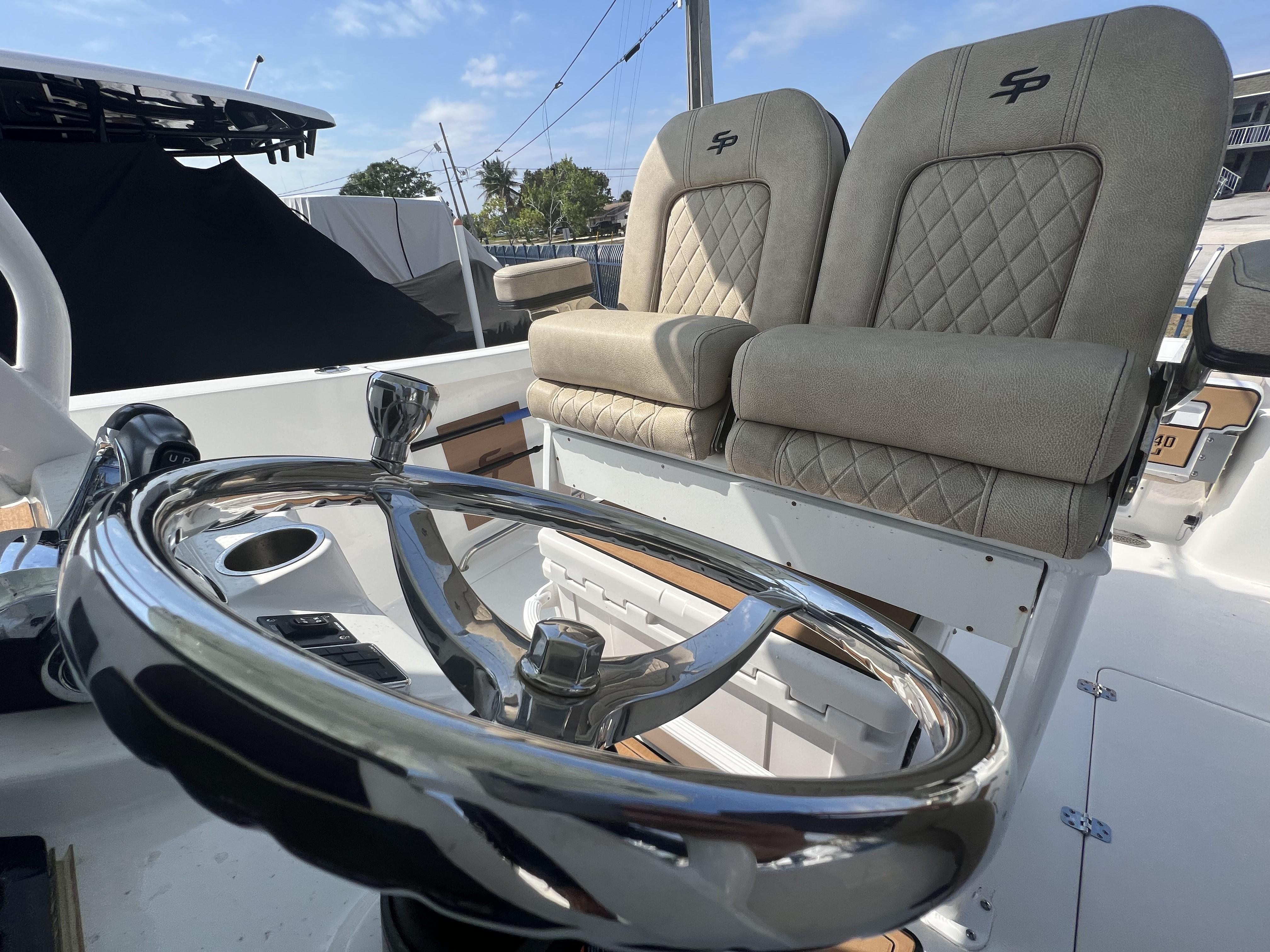 2021 Sea Pro 259-Helm Seating