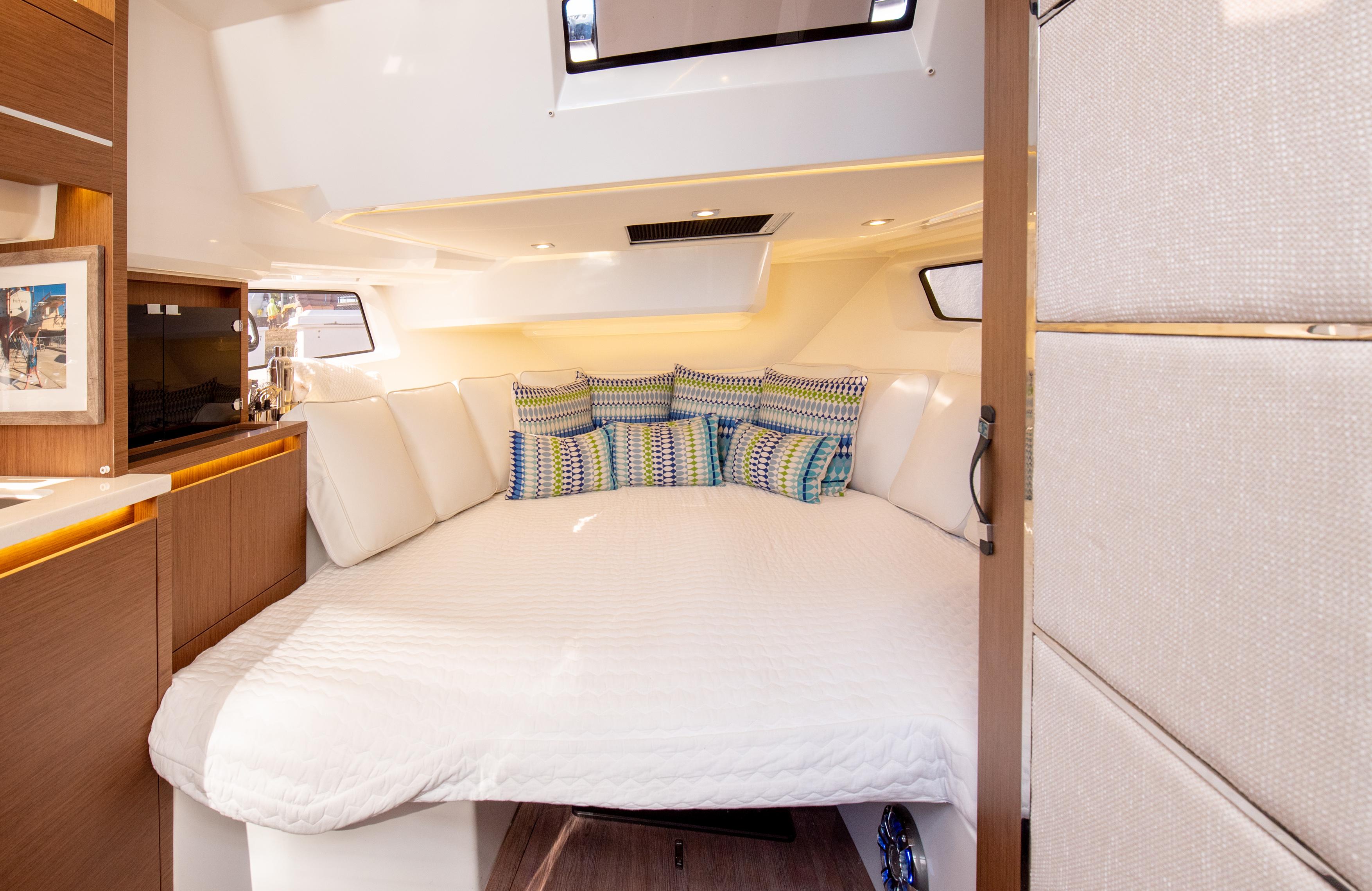 The Minx Of Fairhaven Yacht for Sale 39 Jeanneau Yachts San Rafael, CA Denison Yacht Sales