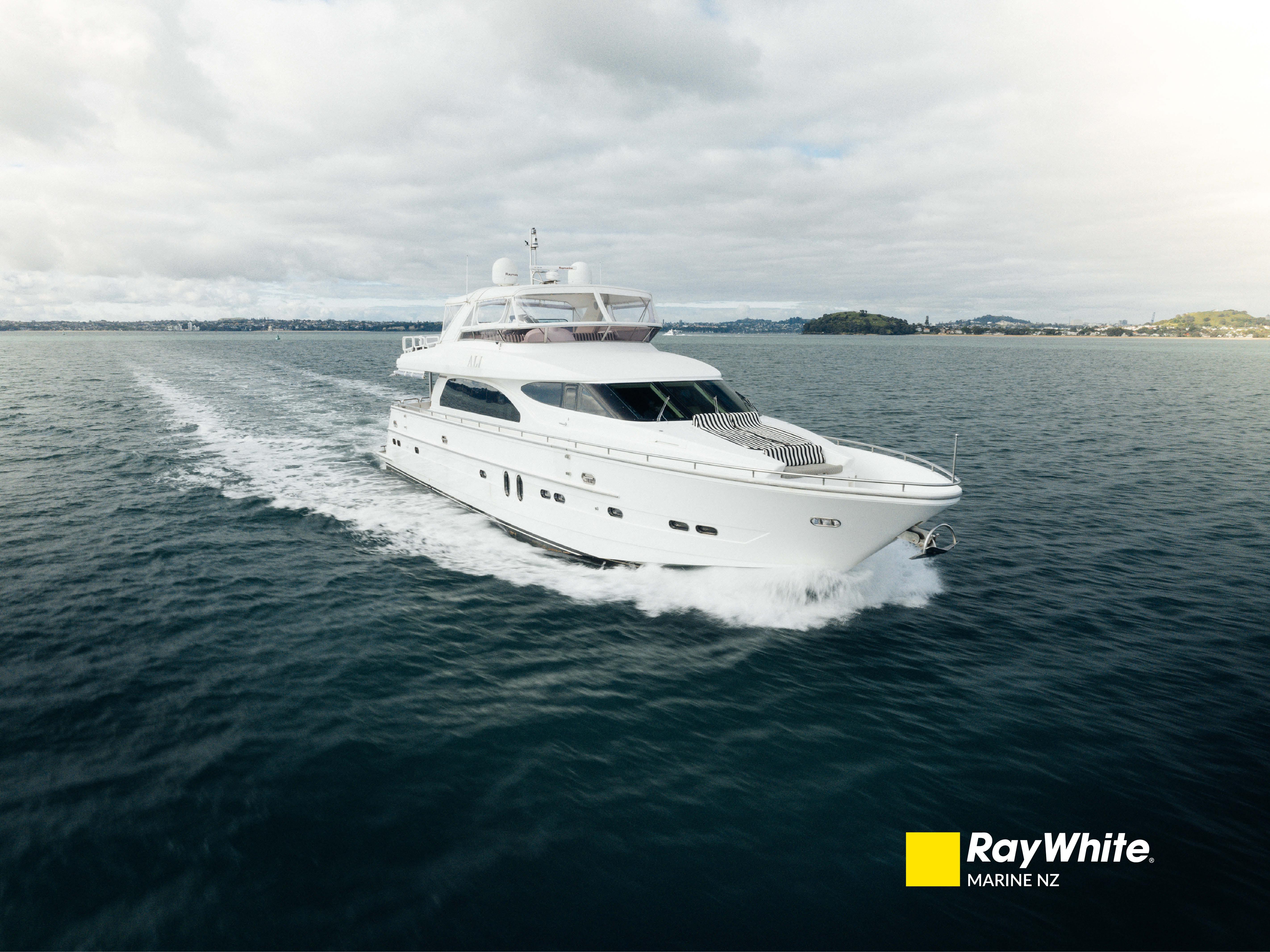 2006 Horizon E76 76 M/Y Ali