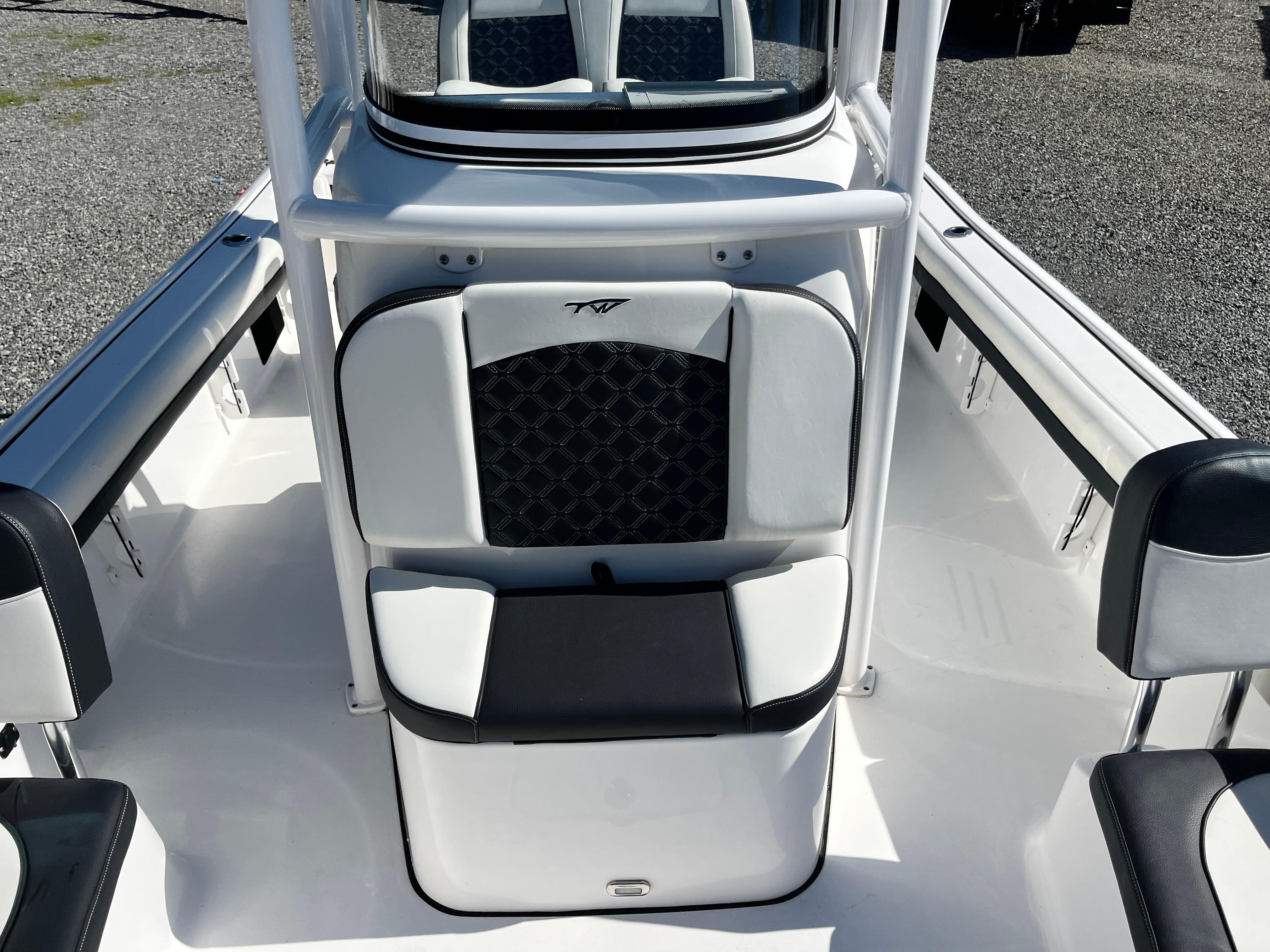 2021-tidewater-2500-carolina-bay-power-9724313-20250321135137753-1_XLARGE