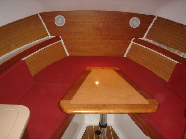 V-berth / Dinette Table