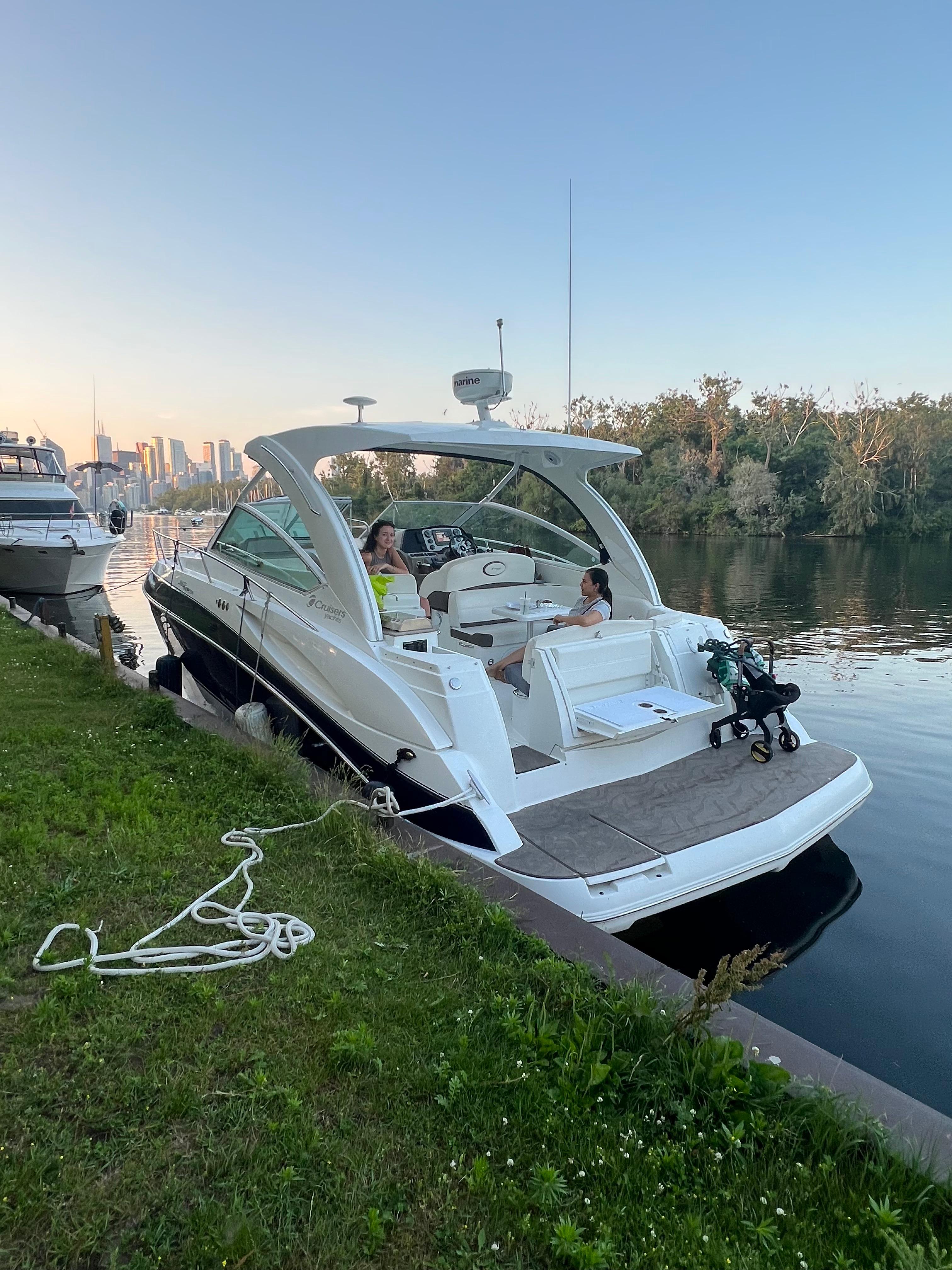 2009-cruisers-yachts-360-express-power-9724316-20250321143046967-1_XLARGE