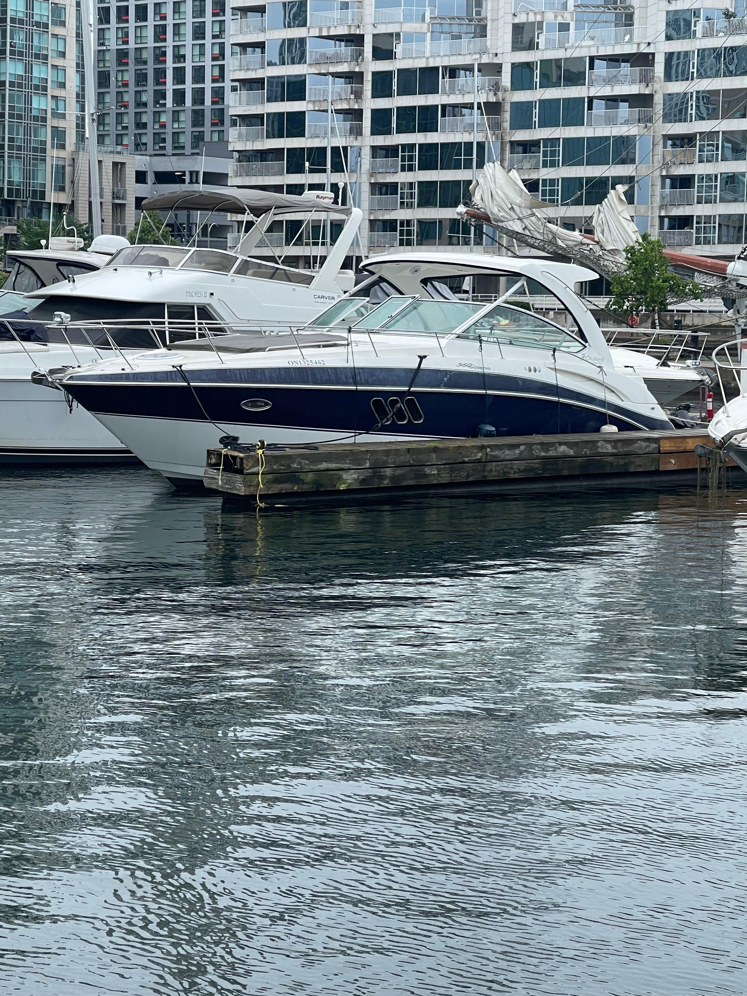 2009-cruisers-yachts-360-express-power-9724316-20250321144251647-1_XLARGE