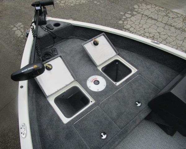 2021 Tracker Boats boat for sale, model of the boat is Pro Guide V-16 SC & Image # 7 of 14