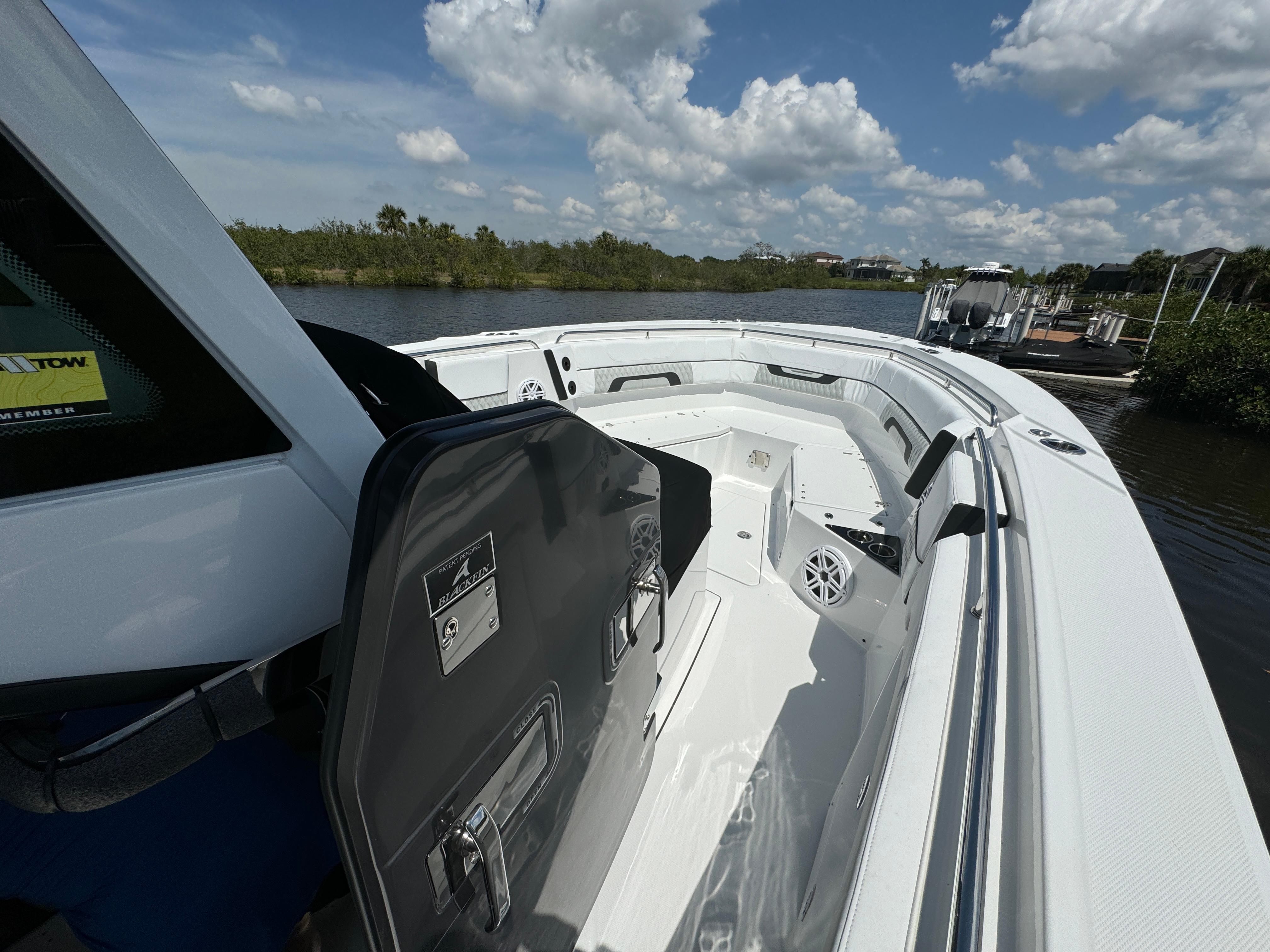 2024-blackfin-332-cc-power-9764328-20250418183346787-1_XLARGE