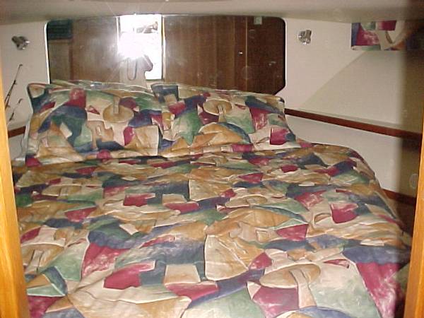 Forward V-berth