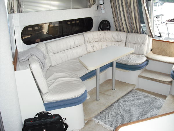 Setee w/ table/Berth with curtin