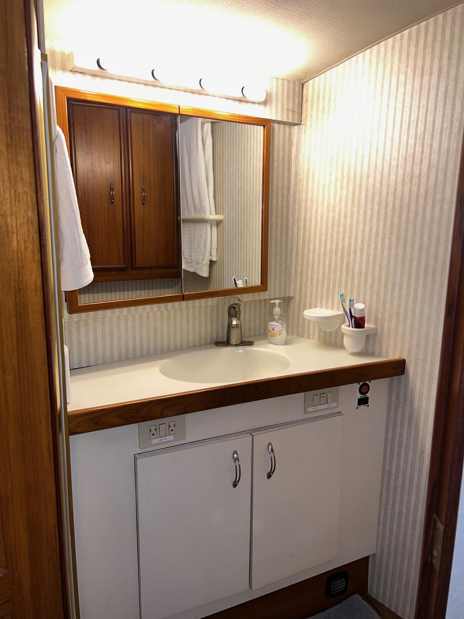 1994 Ocean 48 Super Sport #TBBA17448 inventory image at Sun Country Yachts, South Lake Union (Seattle) 1994 Ocean 48 Super Sport #TBBA17448 inventory image at Sun Country Yachts, South Lake Union (Seattle)
