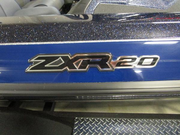 2021 Skeeter boat for sale, model of the boat is ZXR 20 & Image # 12 of 47