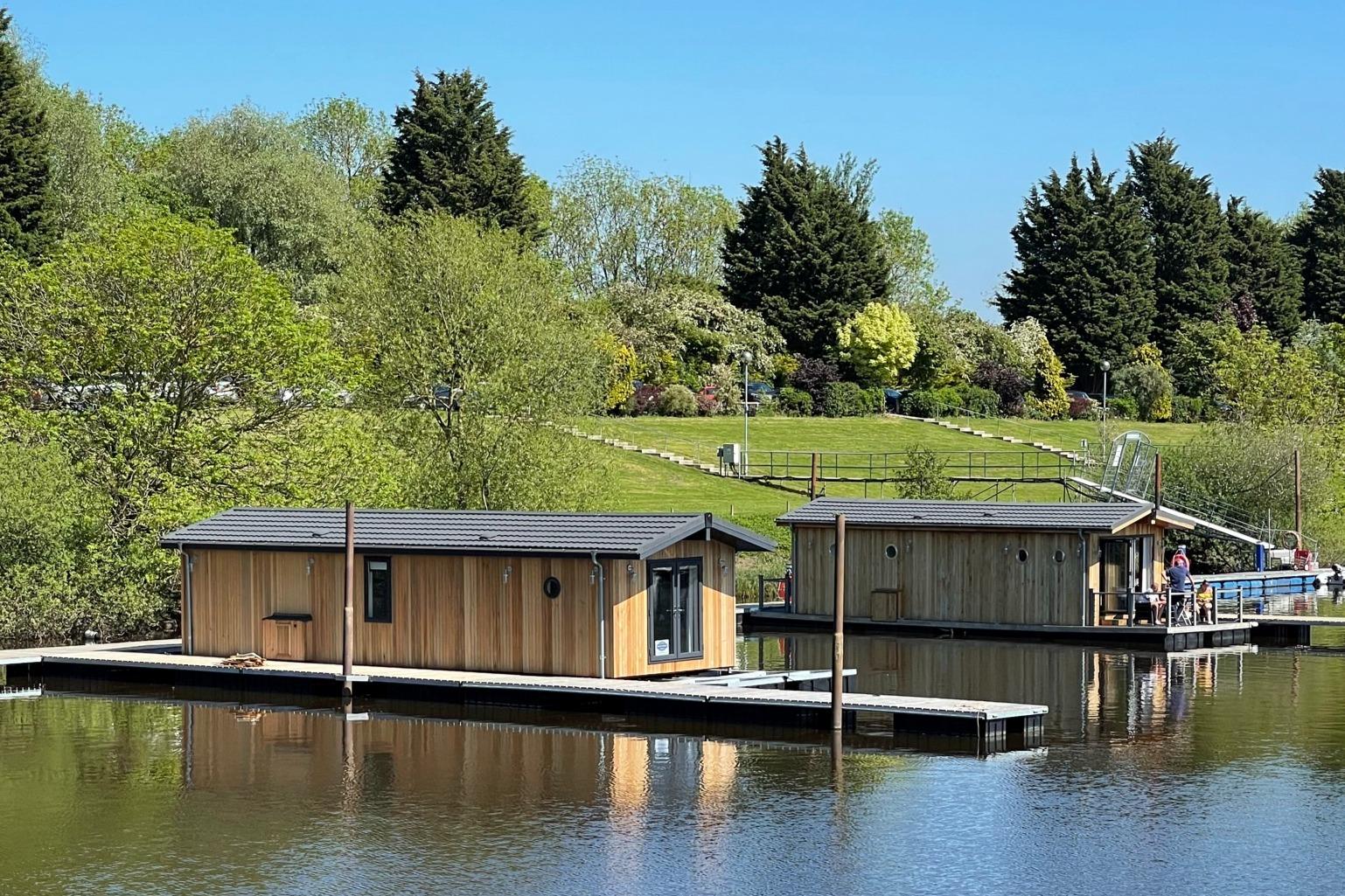 FLOATING LODGE TO RENT