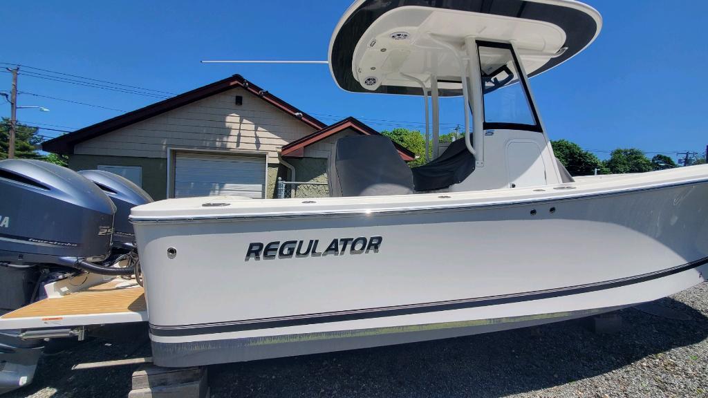 Yacht for Sale 25 Regulator Yachts Babylon, NY Denison Yacht Sales