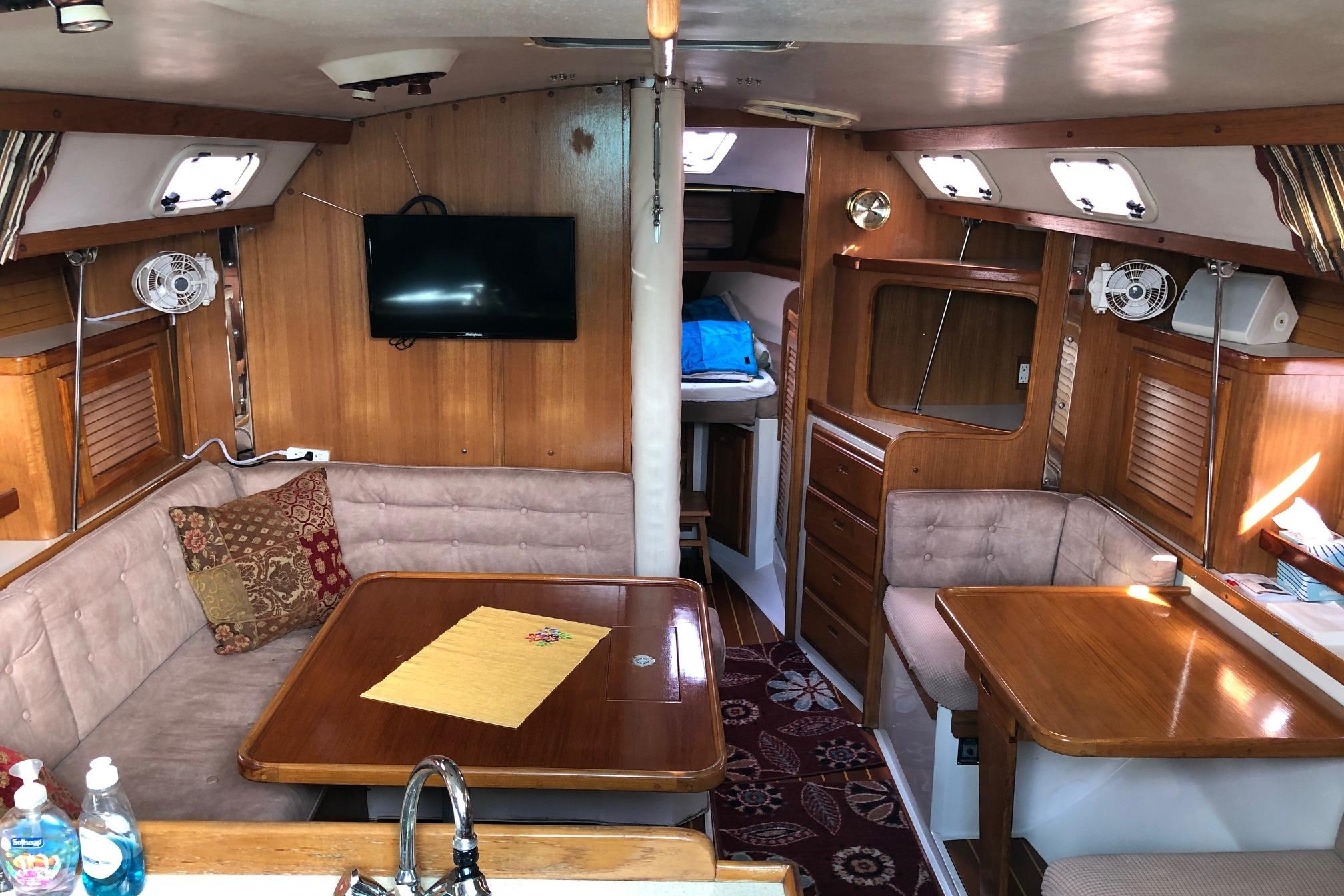 Image [1] of 1996 Catalina 36 MkII