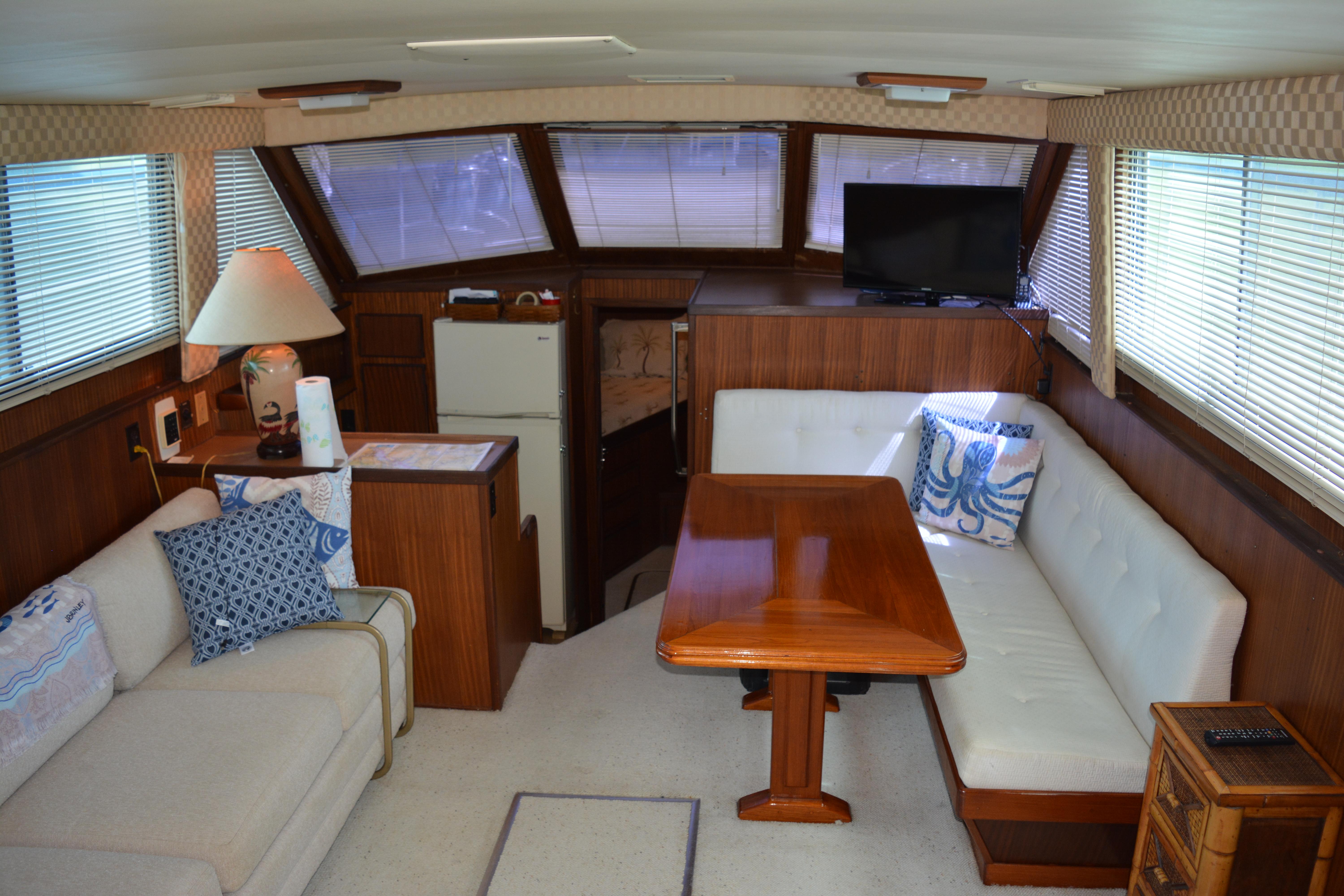 Hatteras 43 Motor Yacht - Photo: #