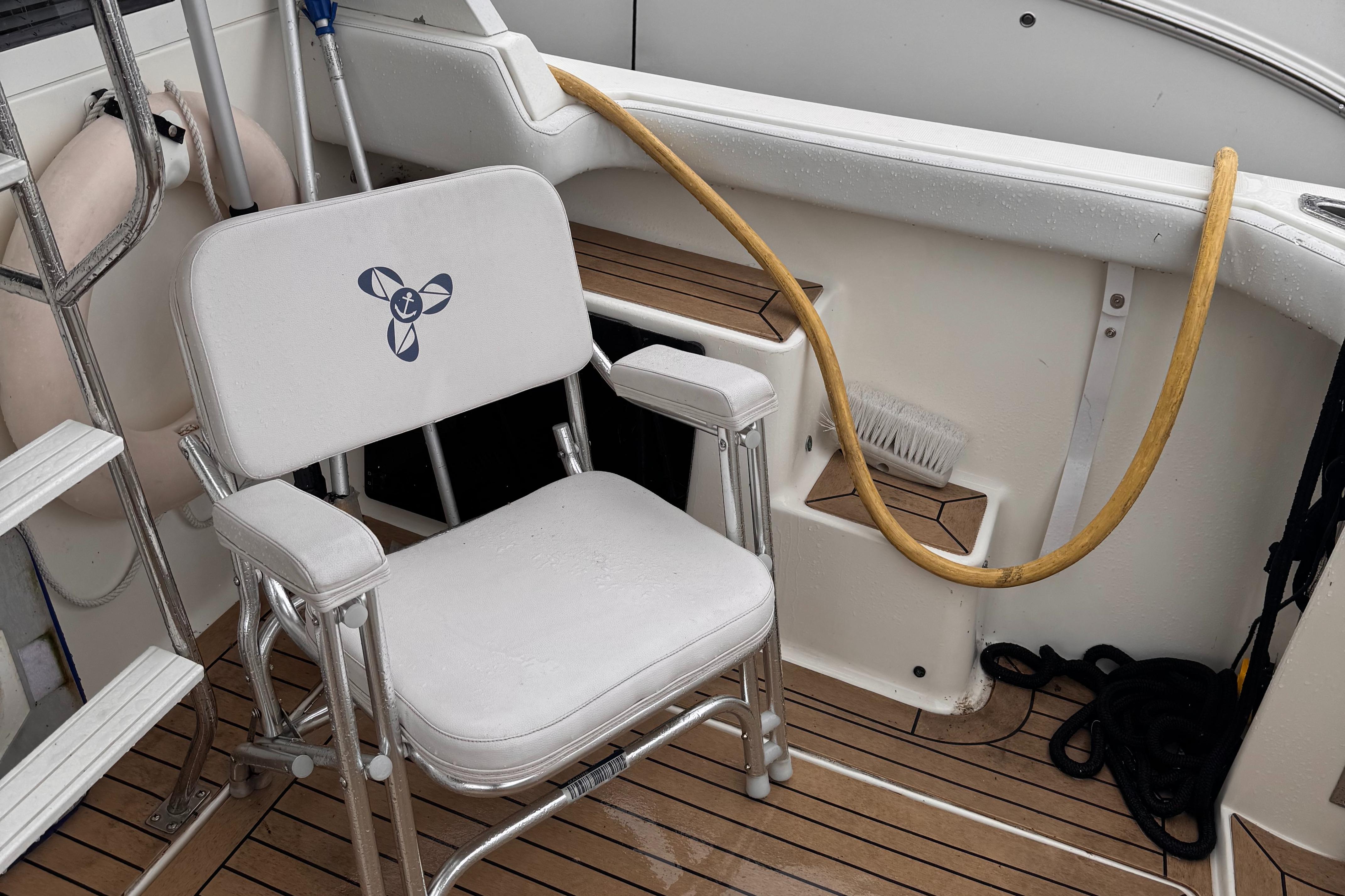 2004-meridian-490-pilothouse-power-9834352-20250610154614376-1_XLARGE