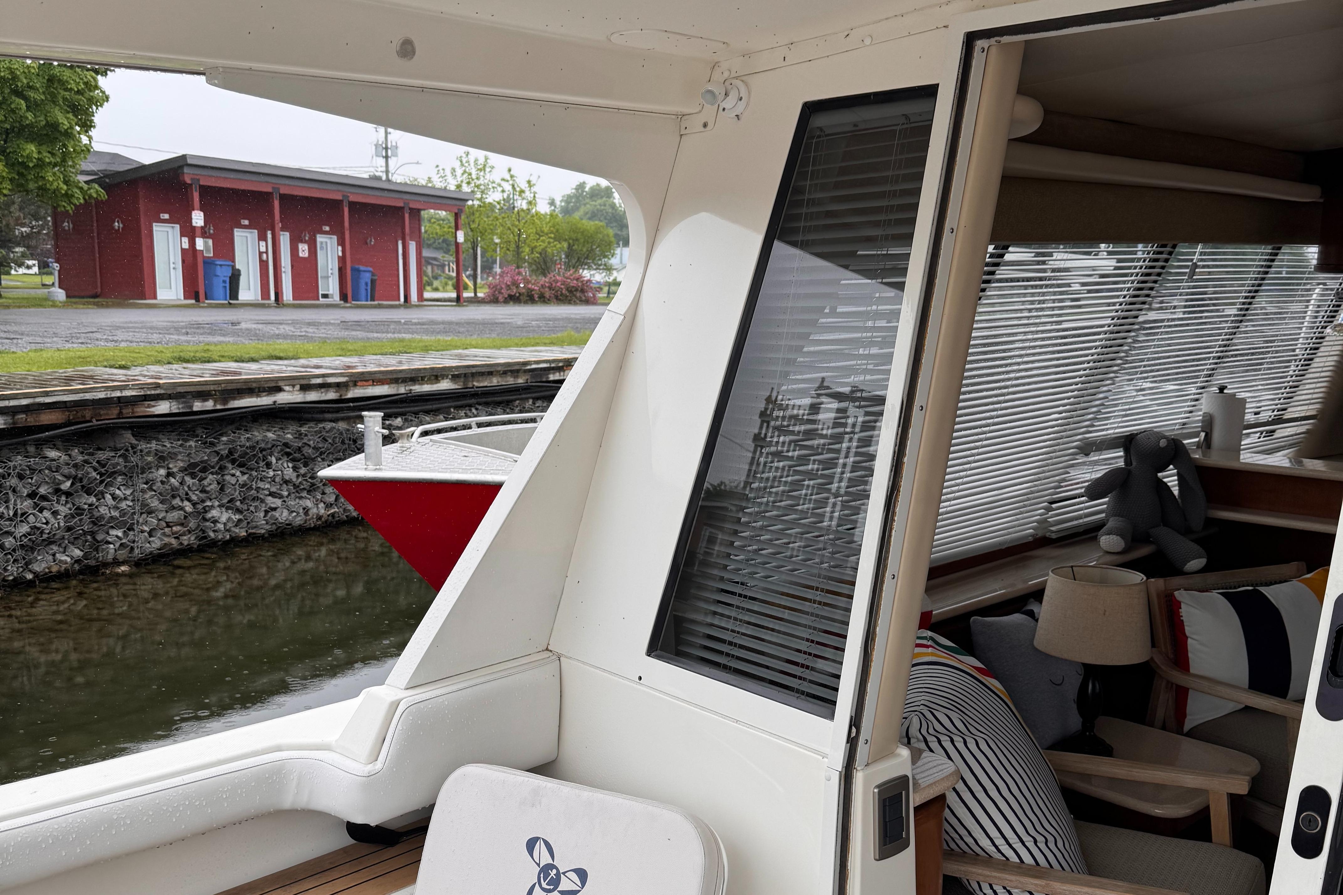2004-meridian-490-pilothouse-power-9834352-20250610154622364-1_XLARGE