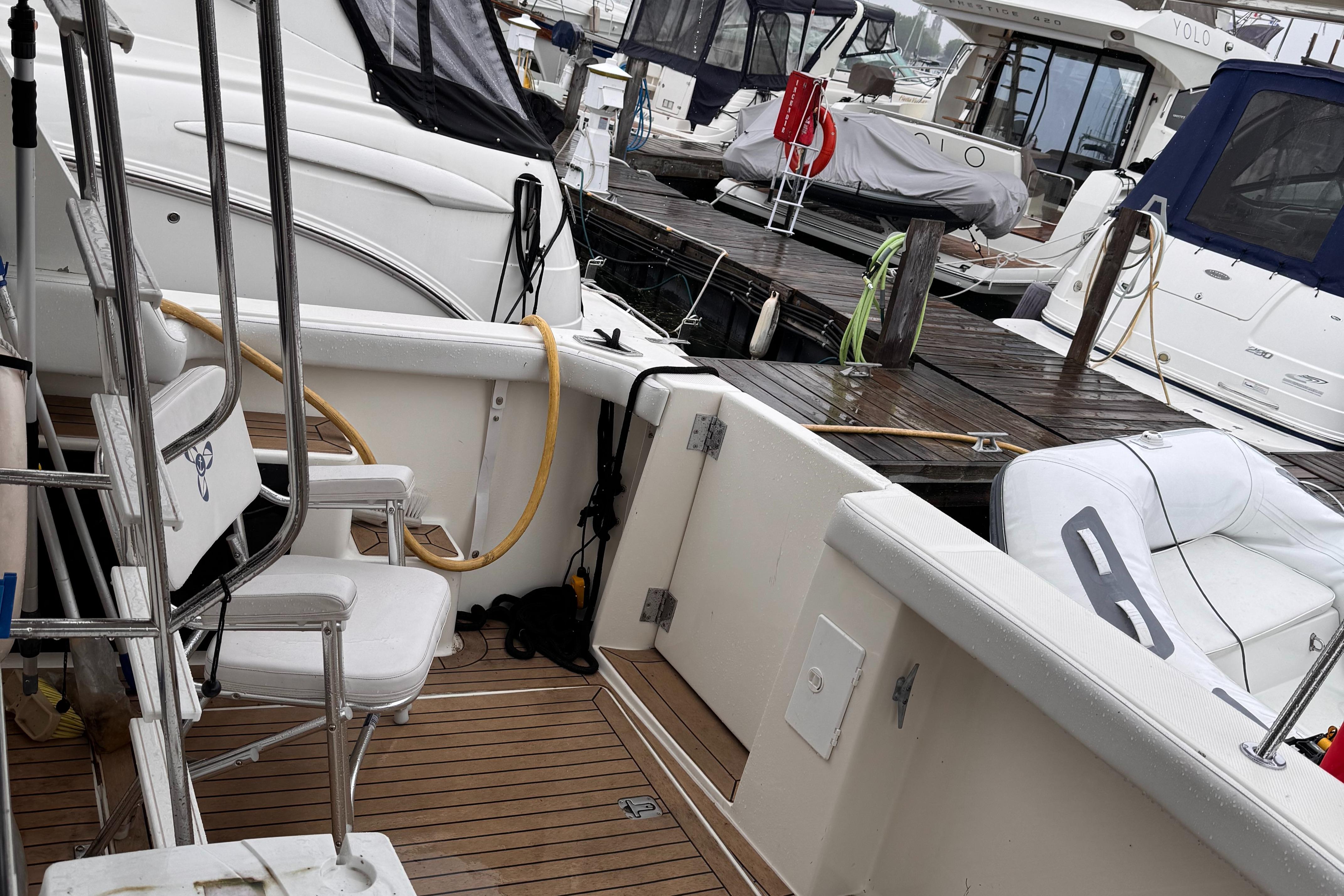 2004-meridian-490-pilothouse-power-9834352-20250610154637380-1_XLARGE
