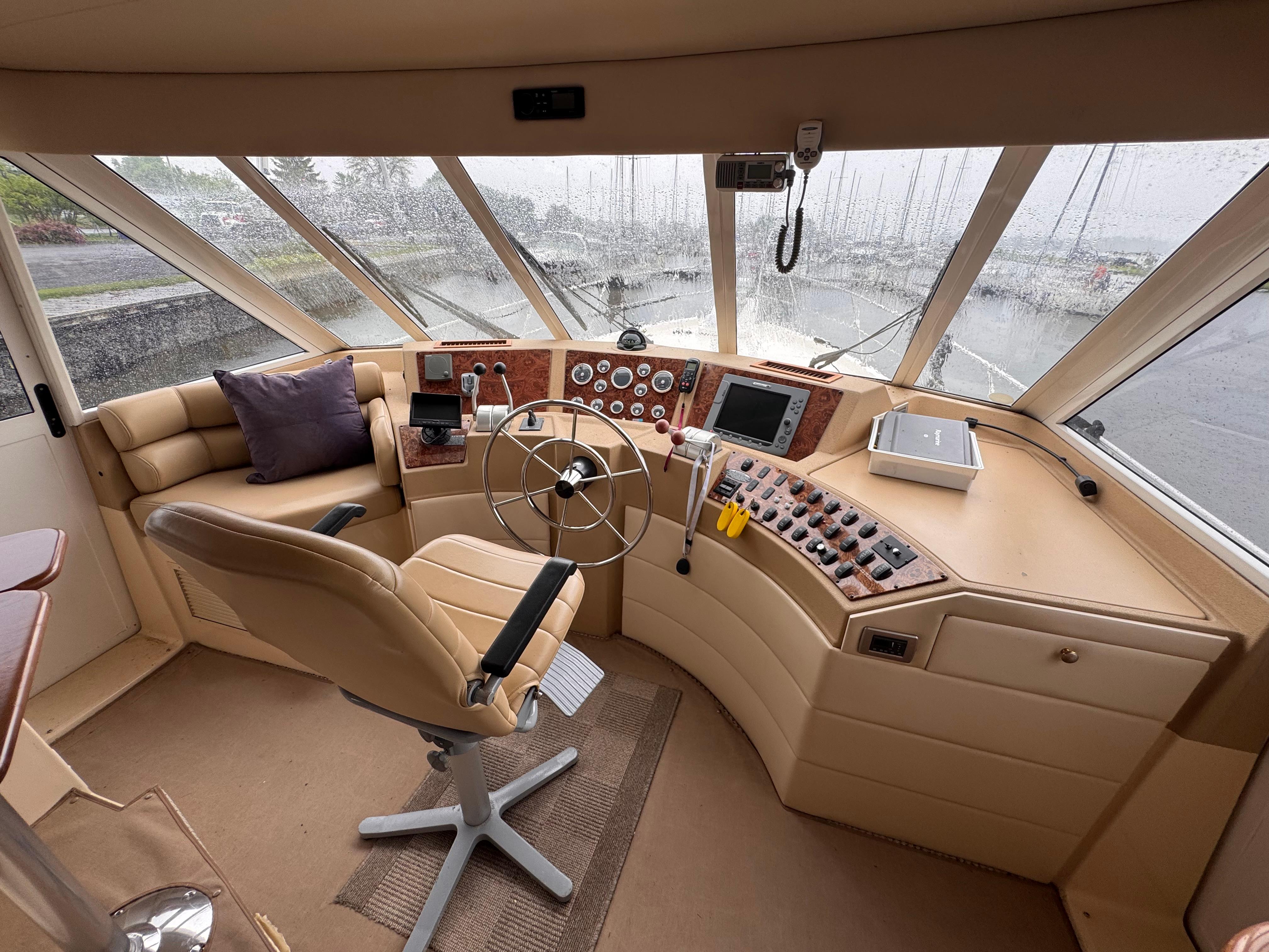2004-meridian-490-pilothouse-power-9834352-20250610155337815-1_XLARGE
