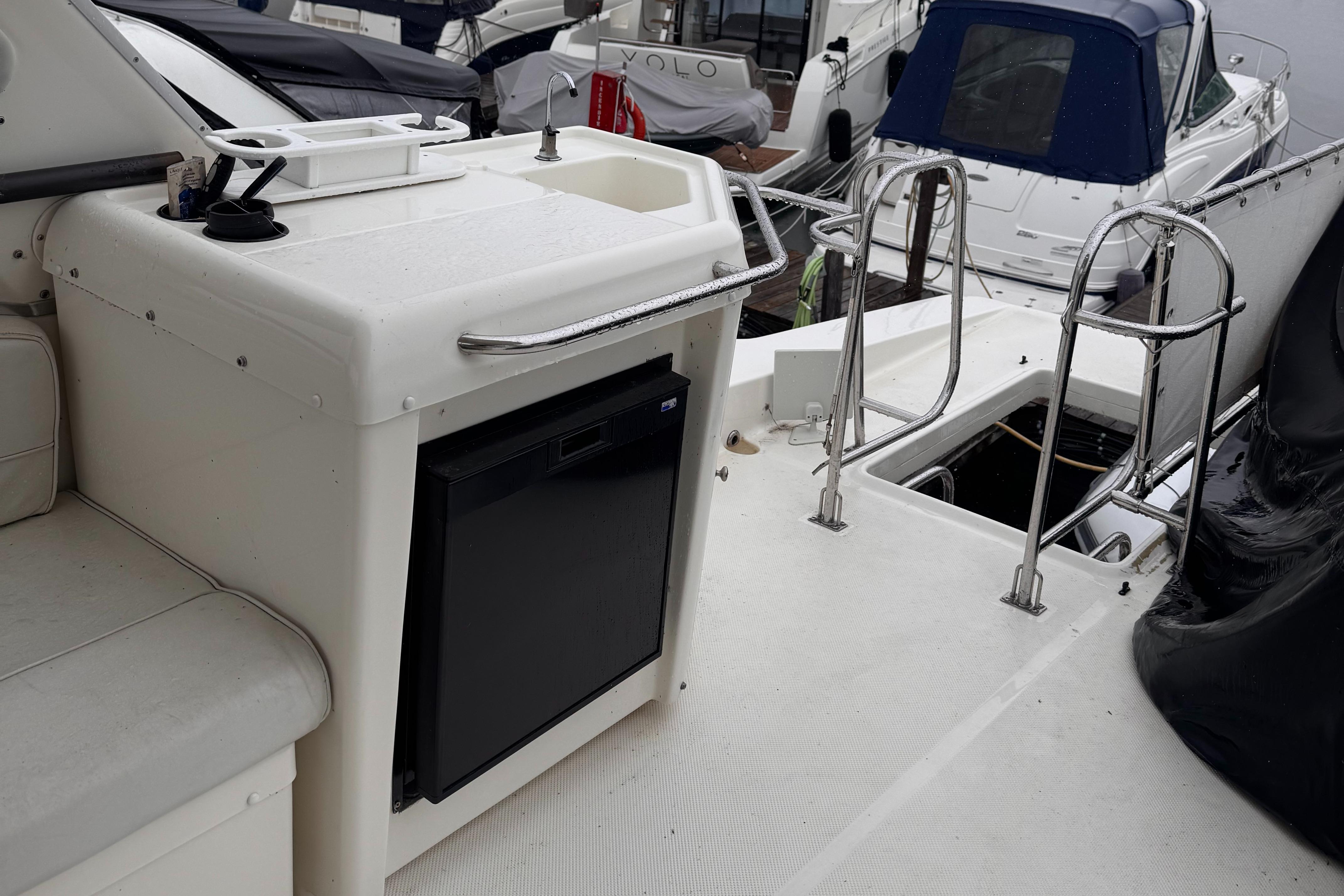 2004-meridian-490-pilothouse-power-9834352-20250610155358734-1_XLARGE