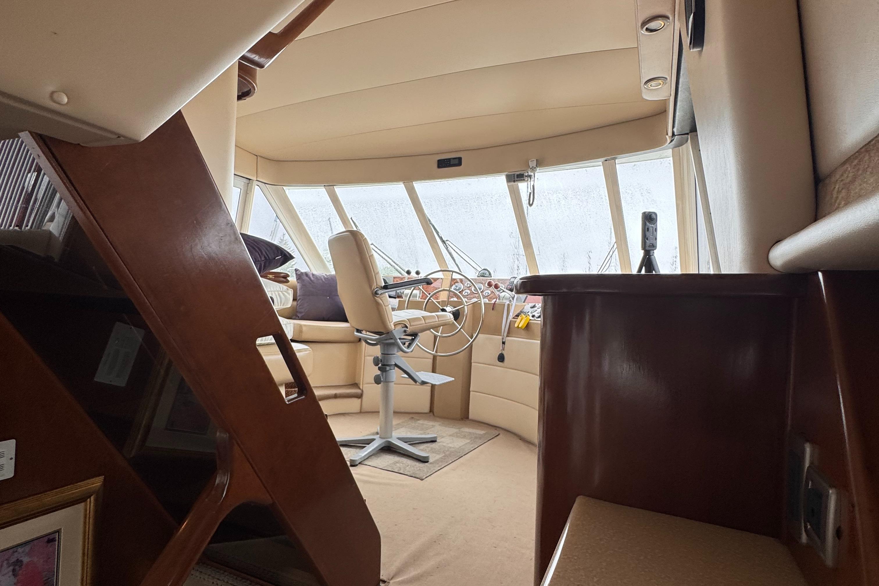 2004-meridian-490-pilothouse-power-9834352-20250610160821901-1_XLARGE
