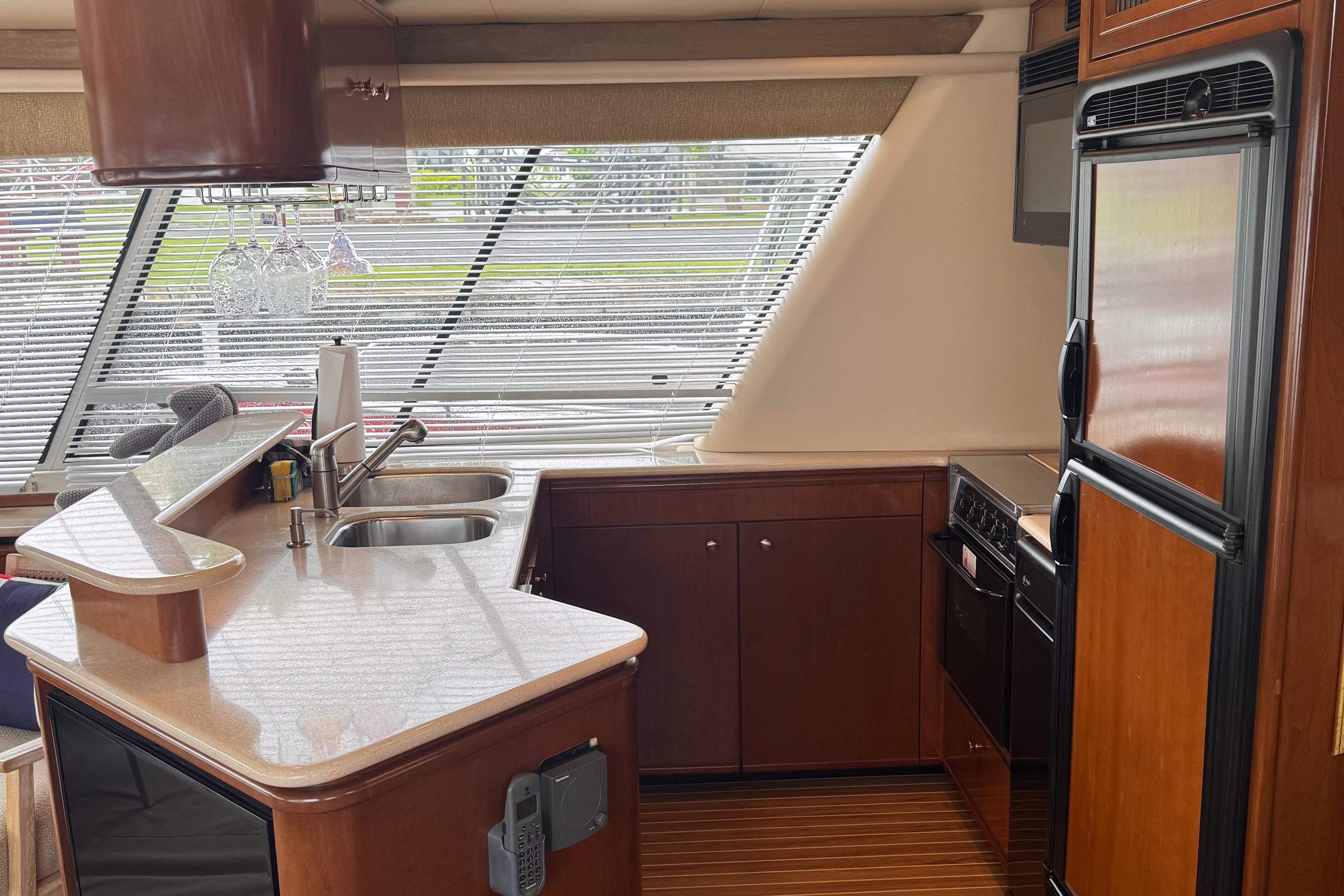 2004-meridian-490-pilothouse-power-9834352-20250610160828181-1_XLARGE
