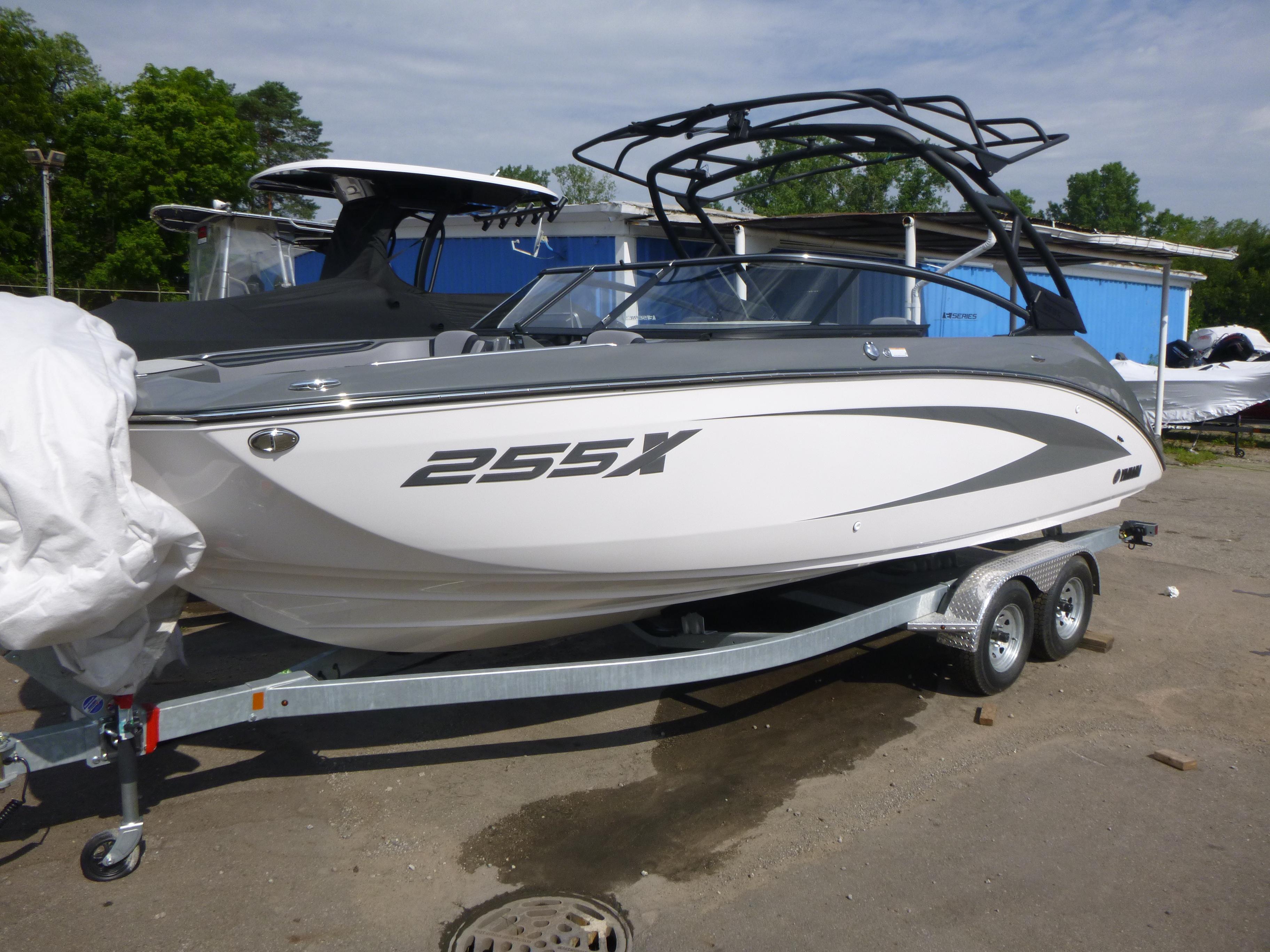 2025 Yamaha Boats 255XE Gallery