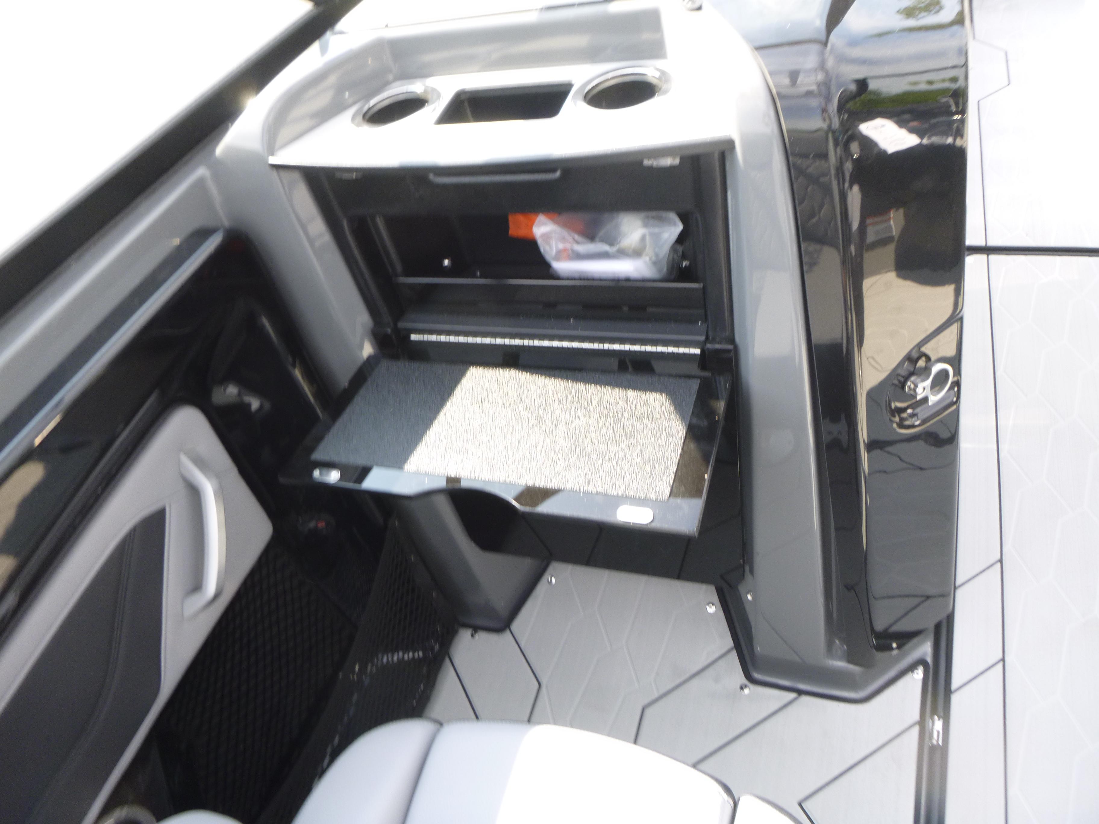 2025 Yamaha Boats 255XE Gallery