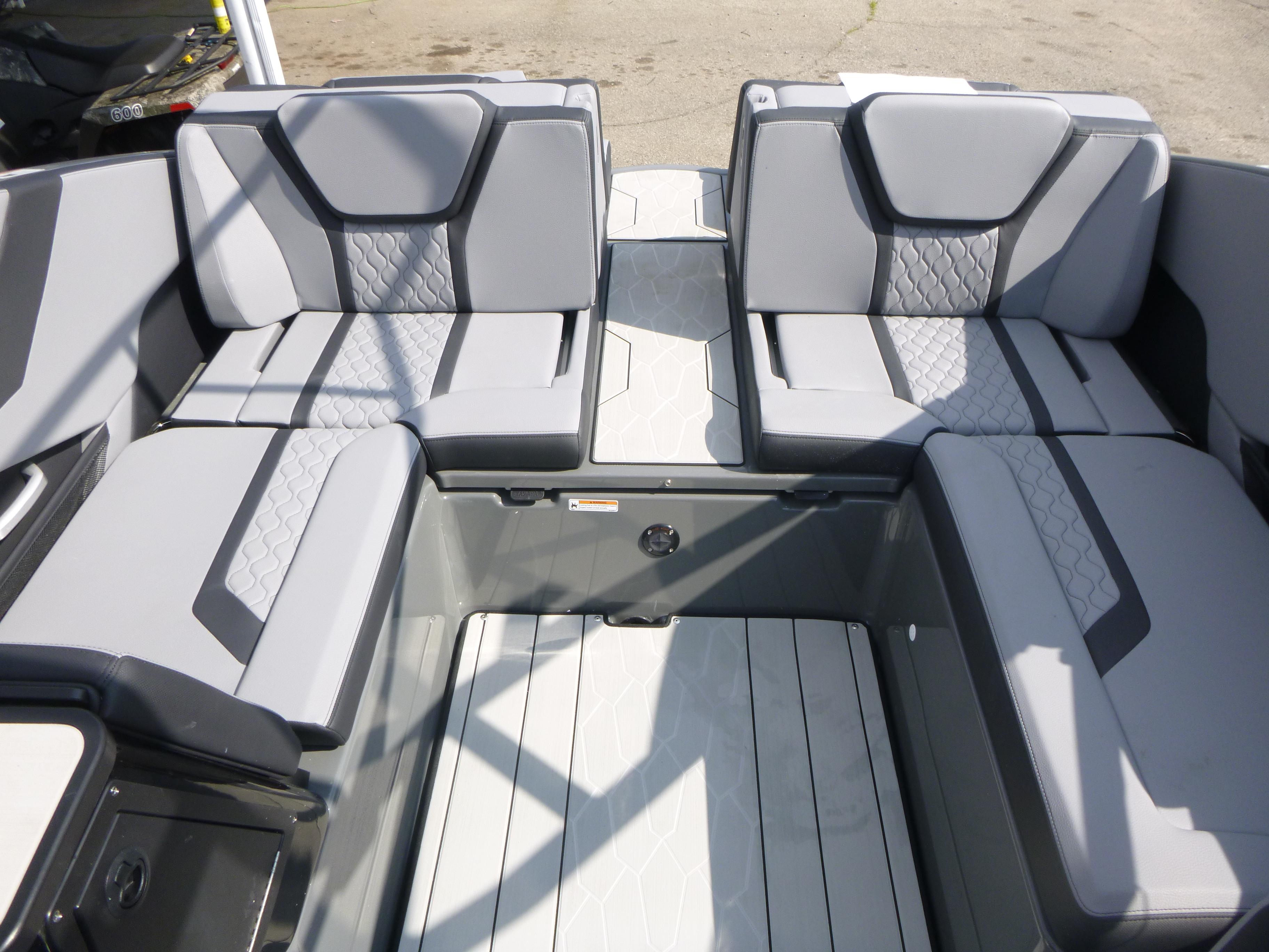 2025 Yamaha Boats 255XE Gallery