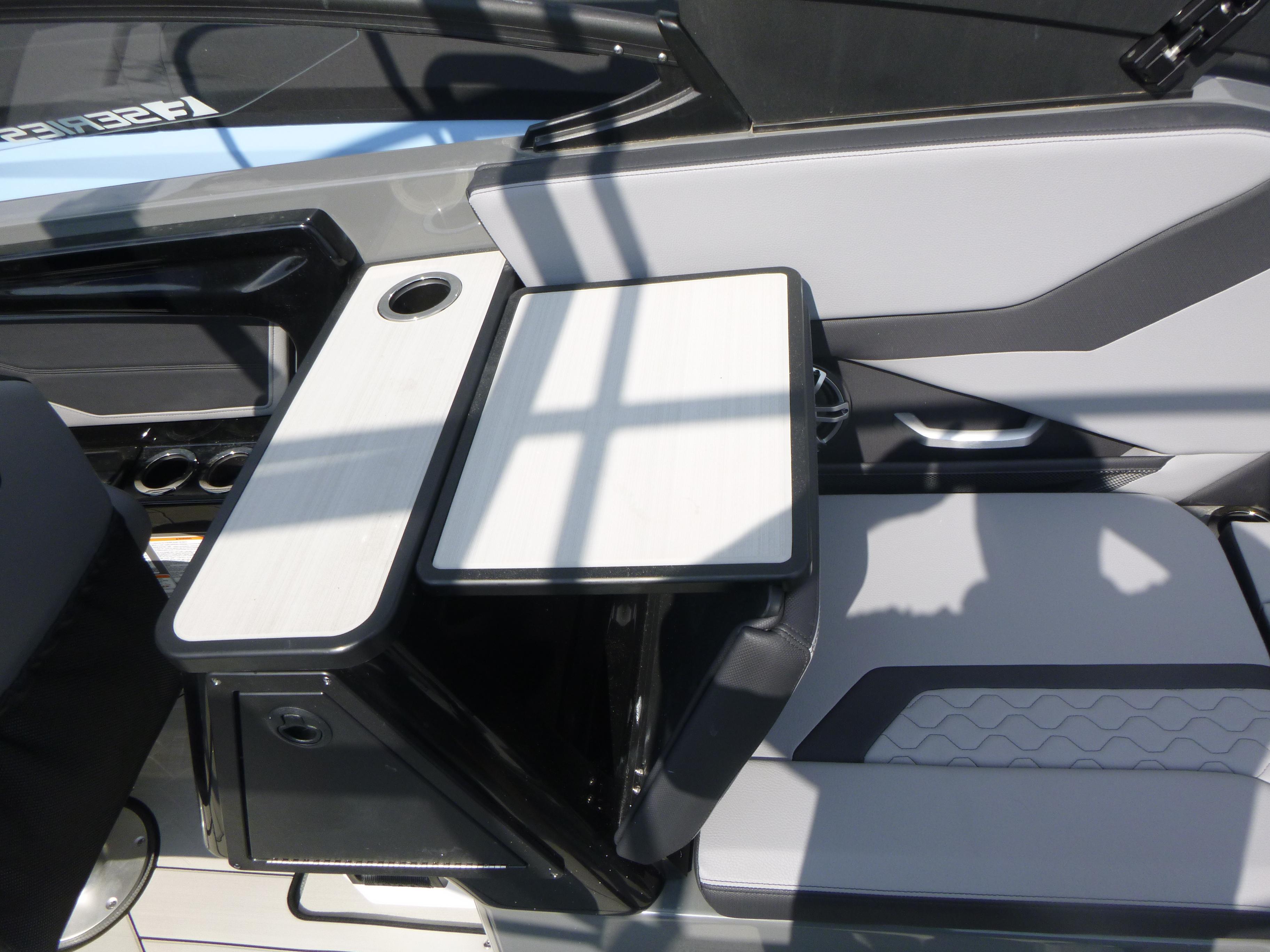 2025 Yamaha Boats 255XE Gallery