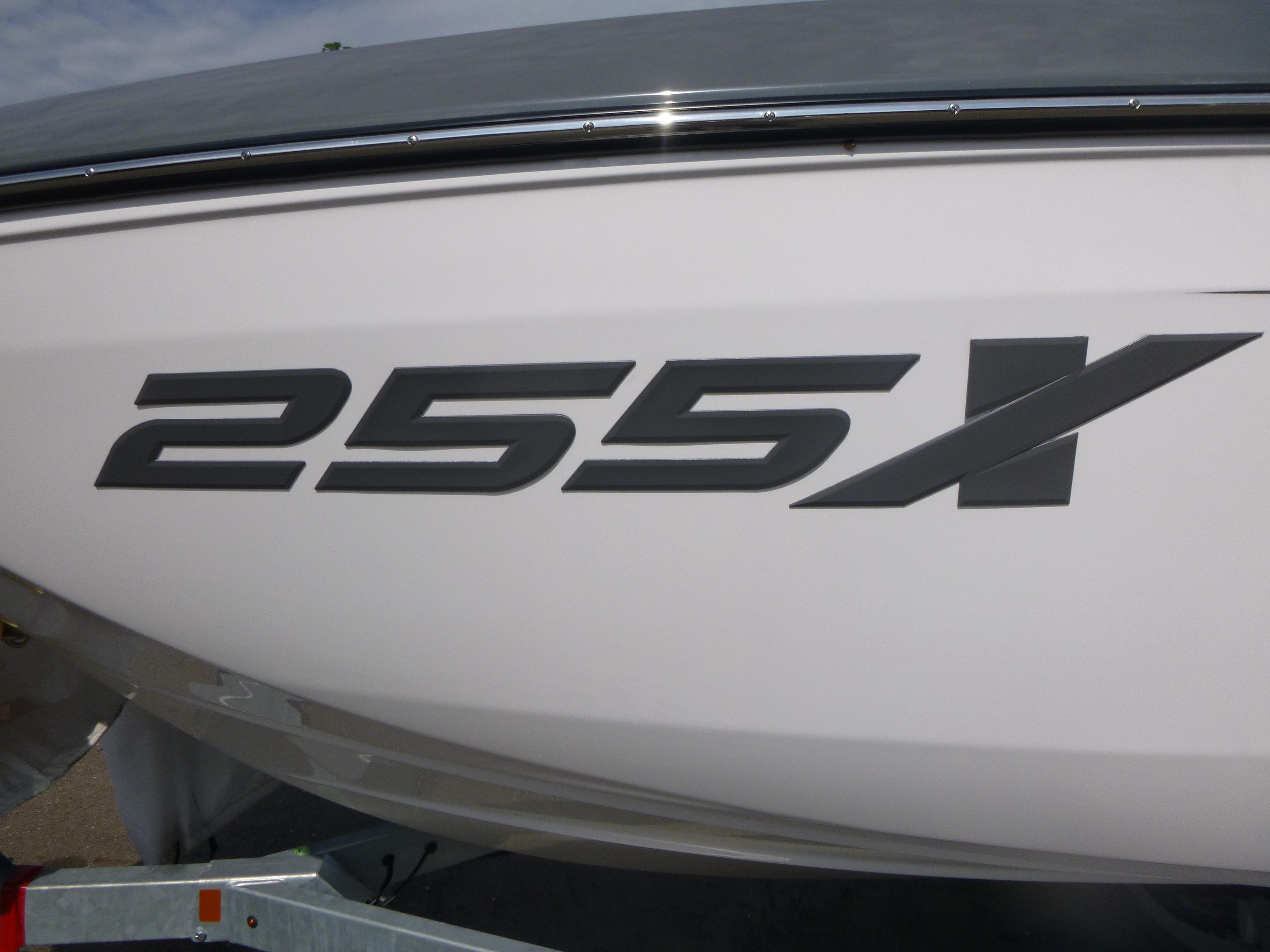 2025 Yamaha Boats 255XE Gallery