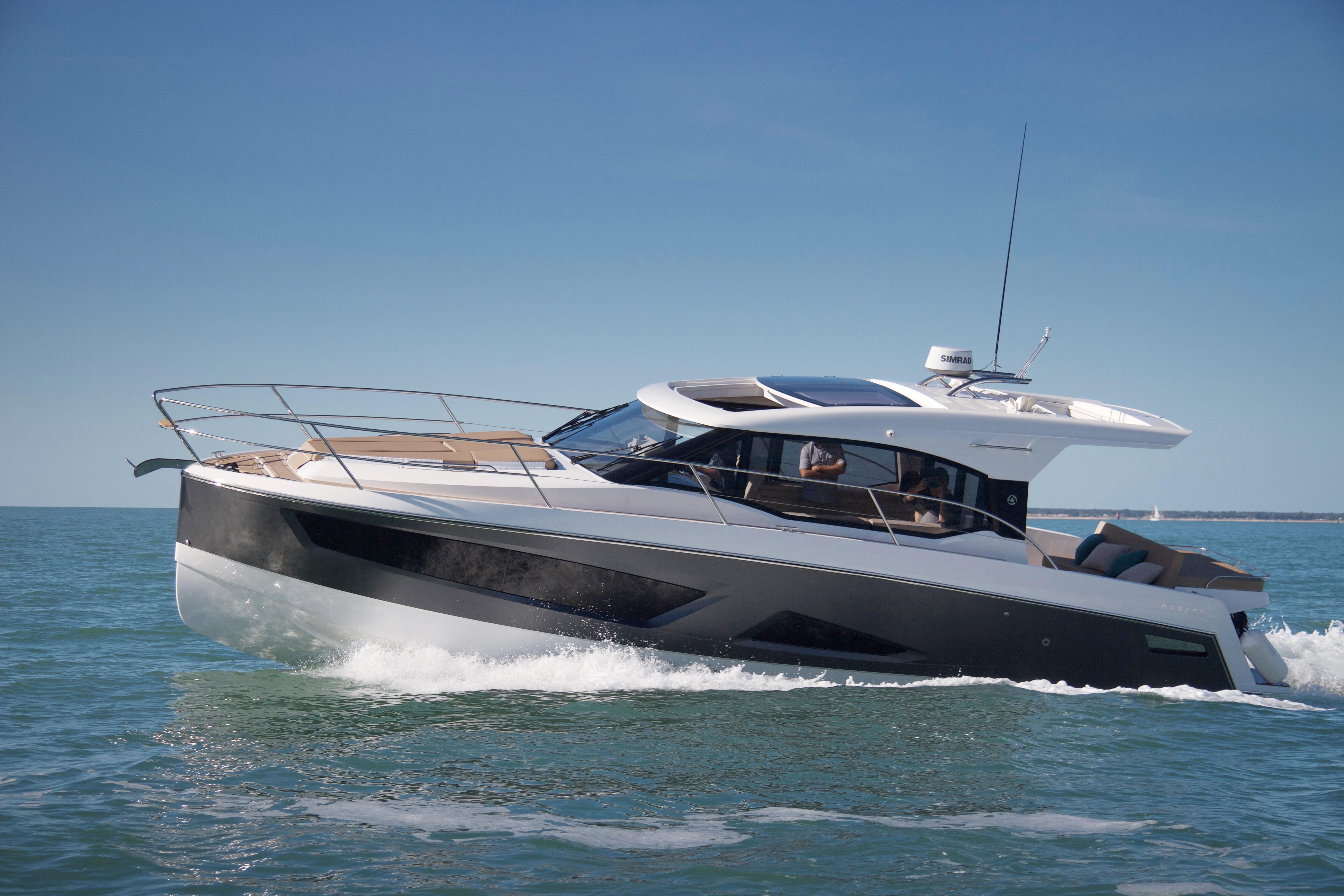 Skamander-Monaco Coupe 2025 -FL-US-2025 Skamander Monaco Coupe yacht cruising on open water under clear blue skies.-9544362