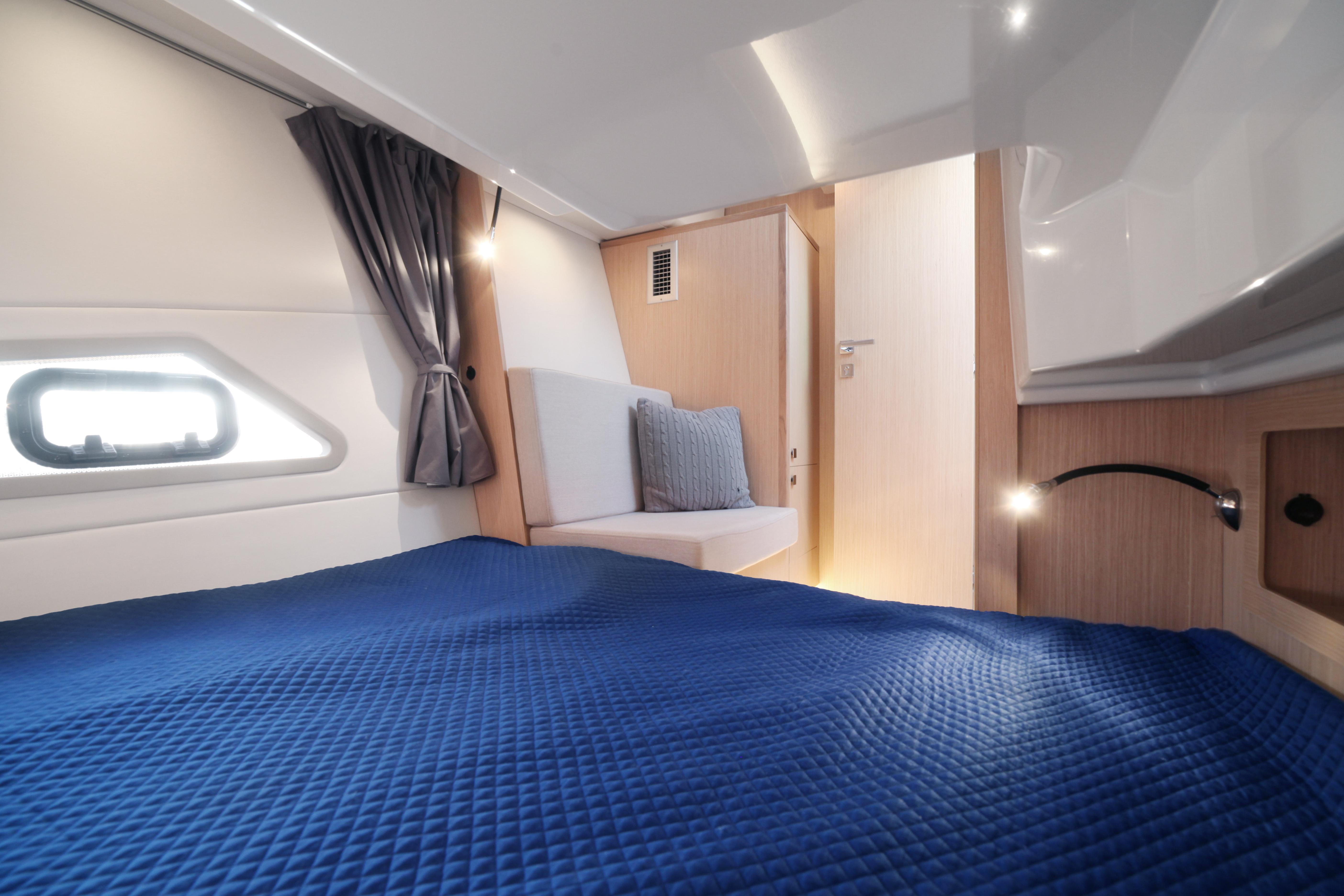 Skamander-Monaco Coupe 2025 -FL-US-Interior of 2025 Skamander Monaco Coupe, featuring a cozy cabin with blue bedding.-9544362 | Thumbnail