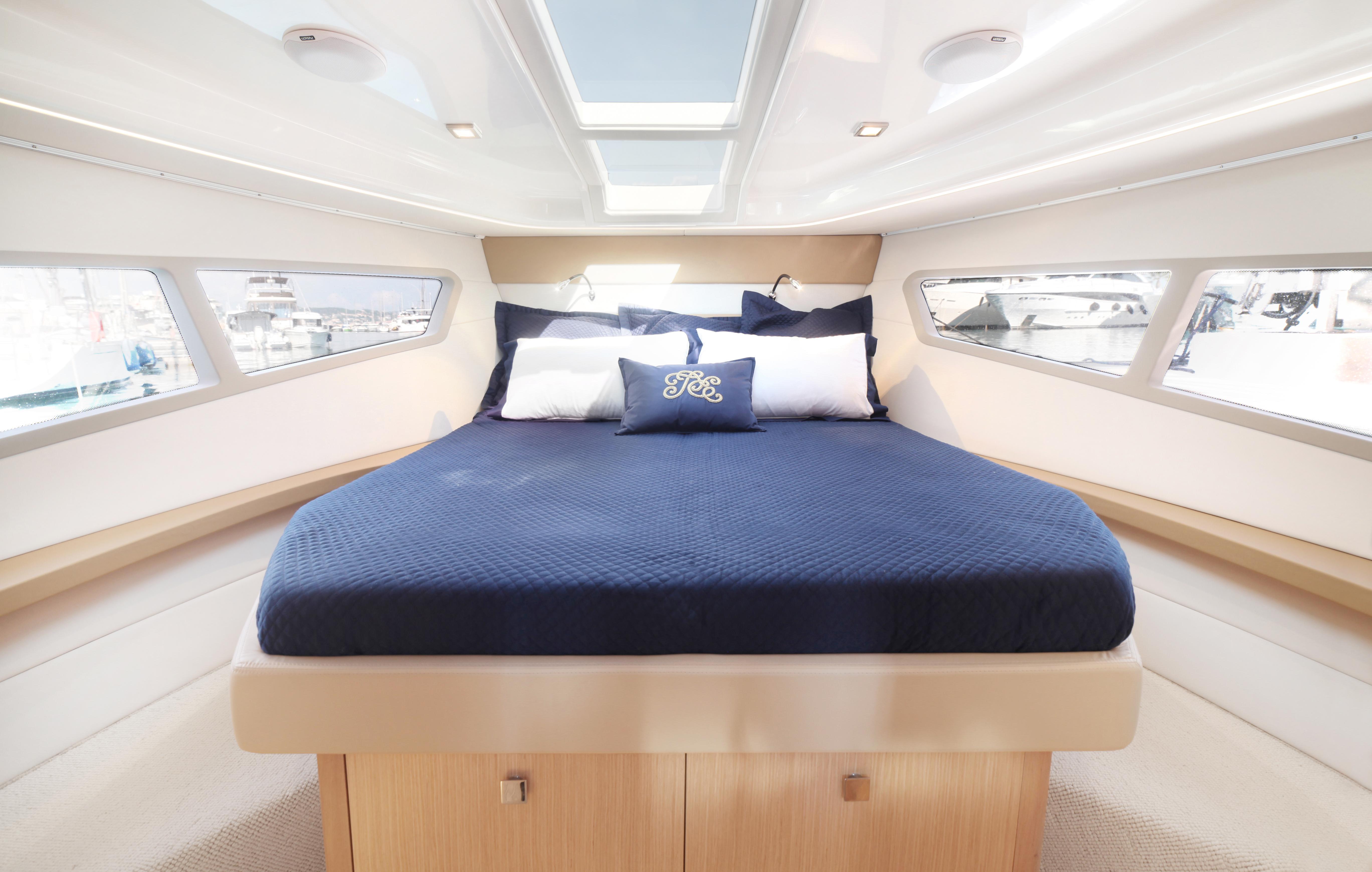 Skamander-Monaco Coupe 2025 -FL-US-Luxurious cabin interior of 2025 Skamander Monaco Coupe yacht with elegant bedding.-9544362 | Thumbnail