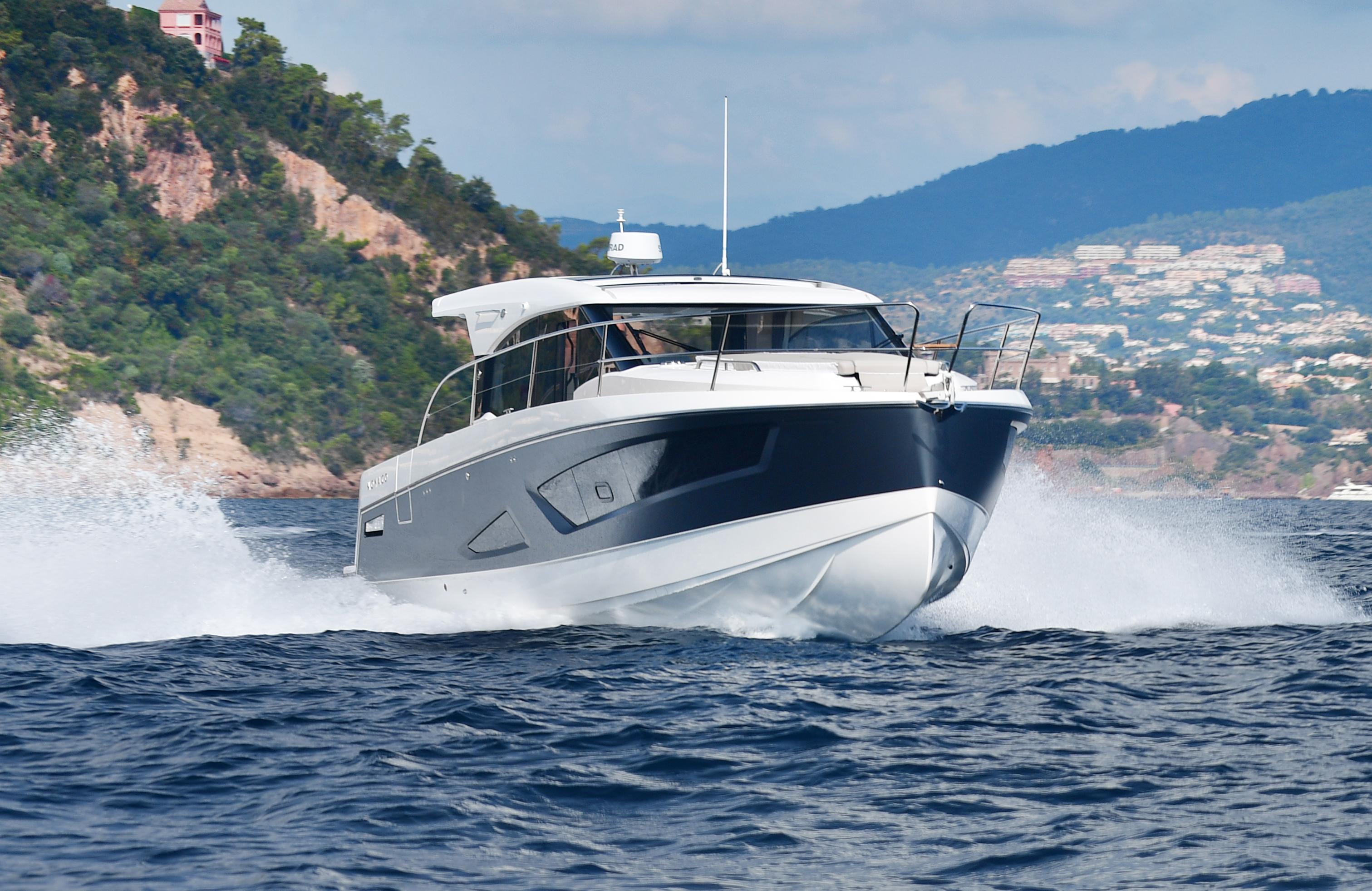 Skamander-Monaco Coupe 2025 -FL-US-2025 Skamander Monaco Coupe cruising on open water near scenic coastline.-9544362 | Thumbnail